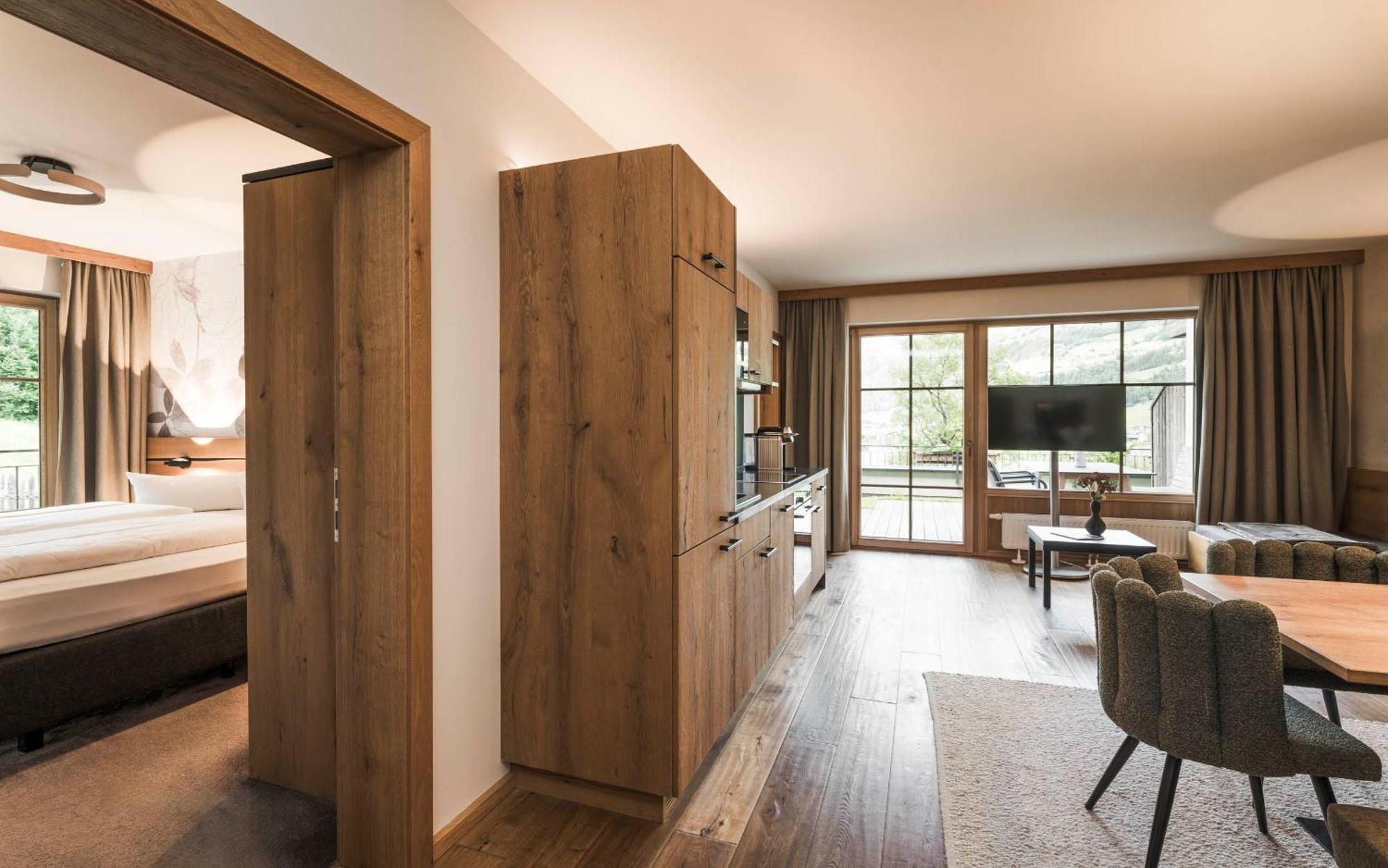 Comfort Two-Bedroom Apartment Balcony