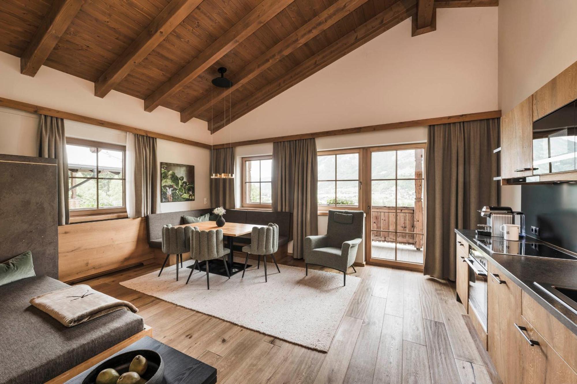 Deluxe Two-Bedroom Apartment Sauna