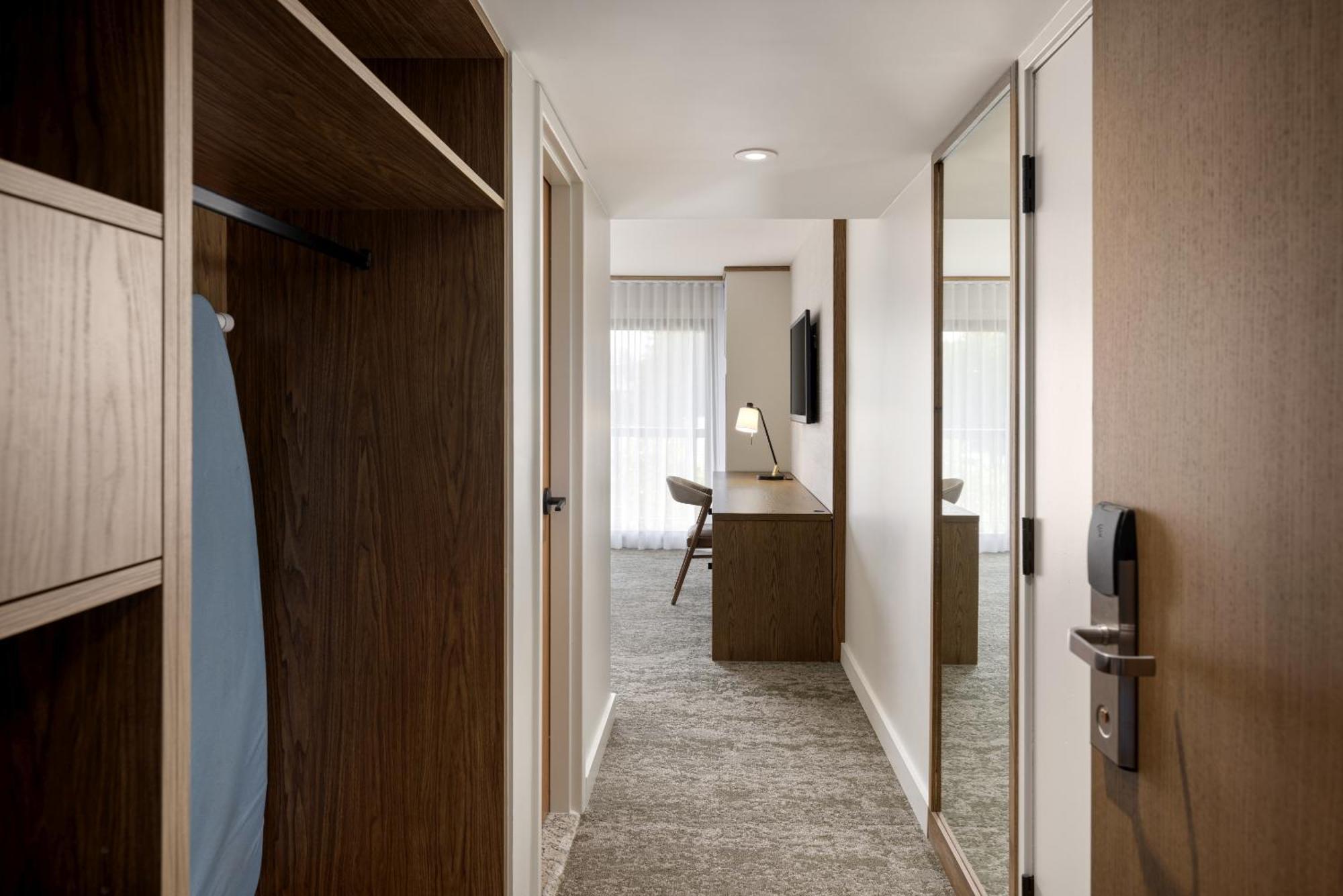 Superior Hoekkamer met Kingsize Bed (Onderling Verbonden Kamer)