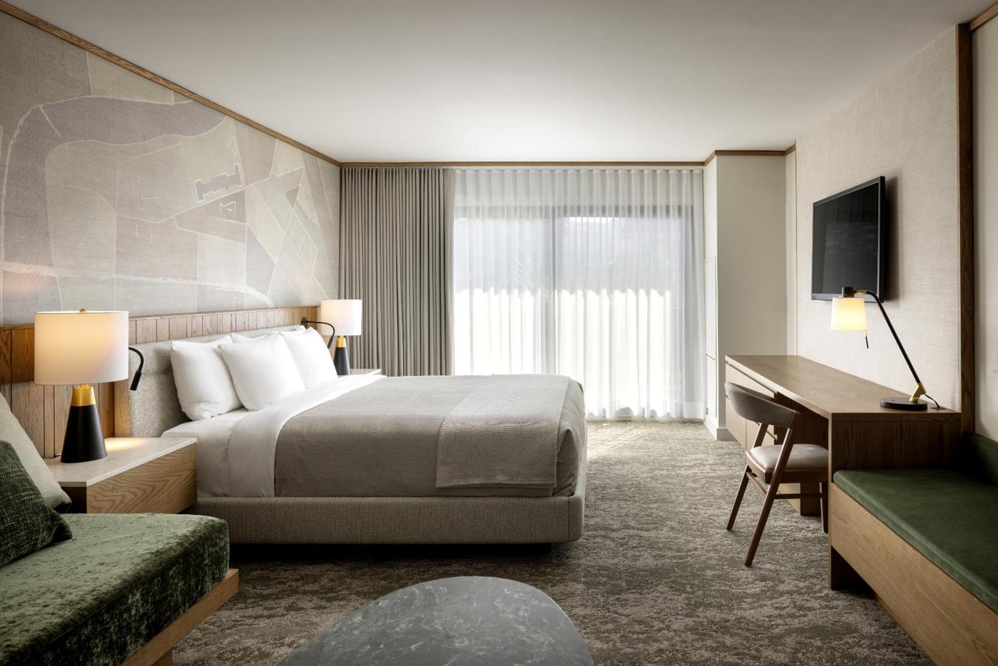 Superior King Room Bed