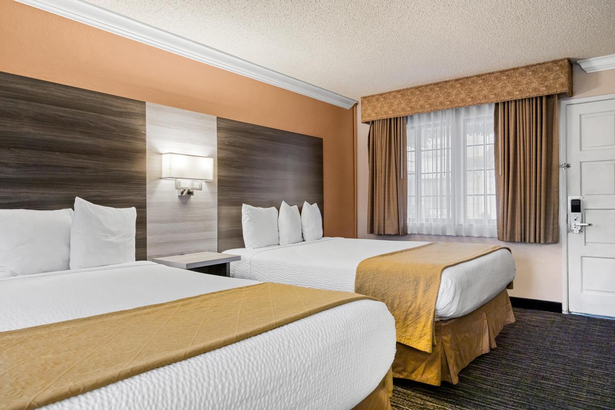 Double Queen Room Firplace