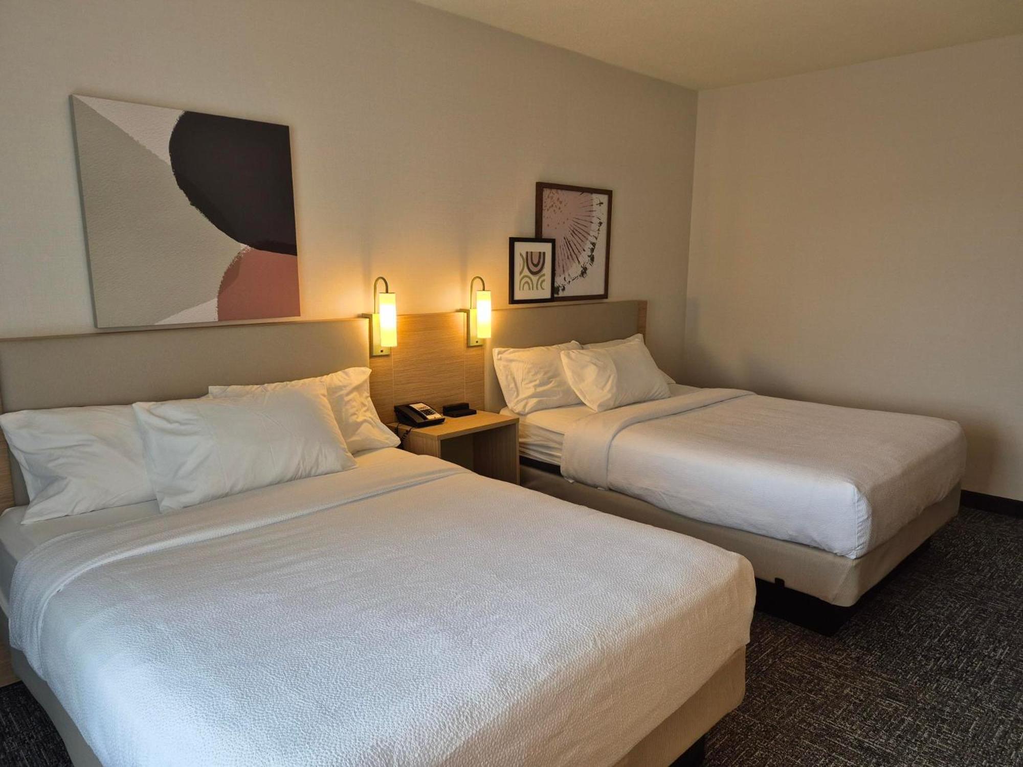 Queen Room Two Queen Beds