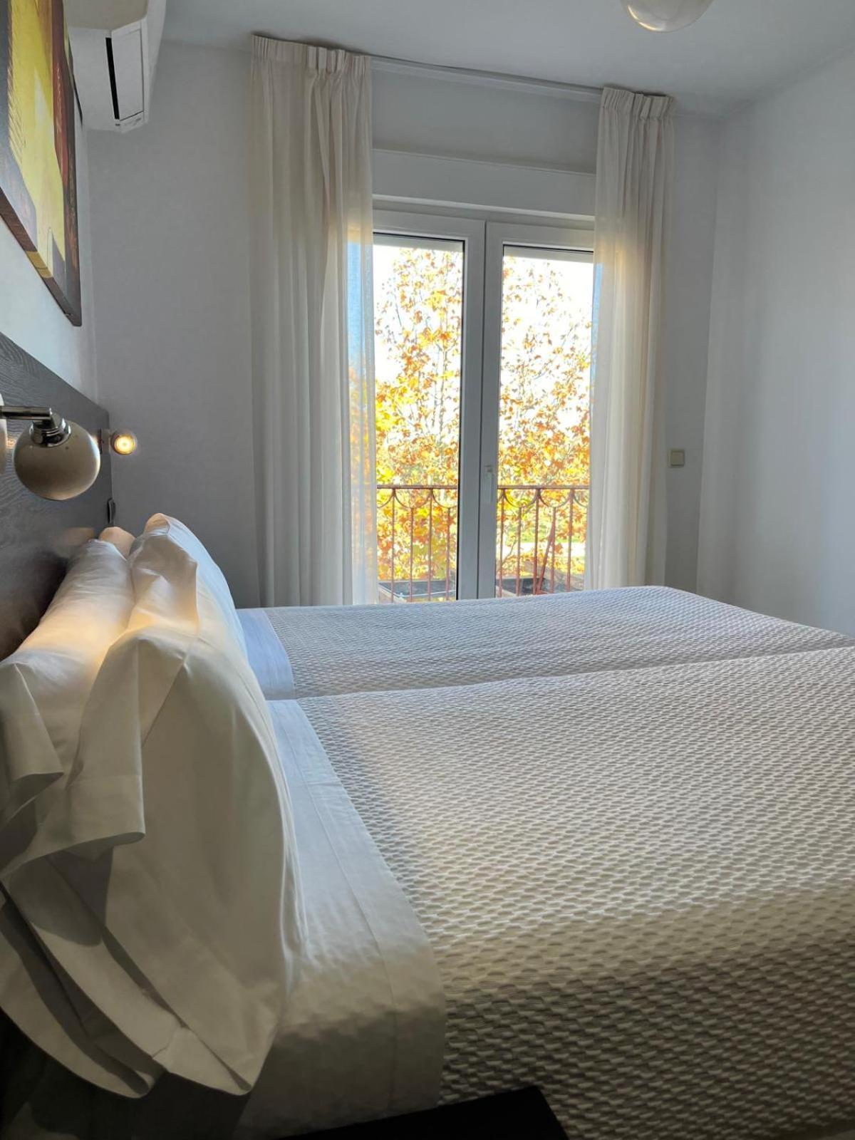 One-Bedroom Apartment single beds Balcony