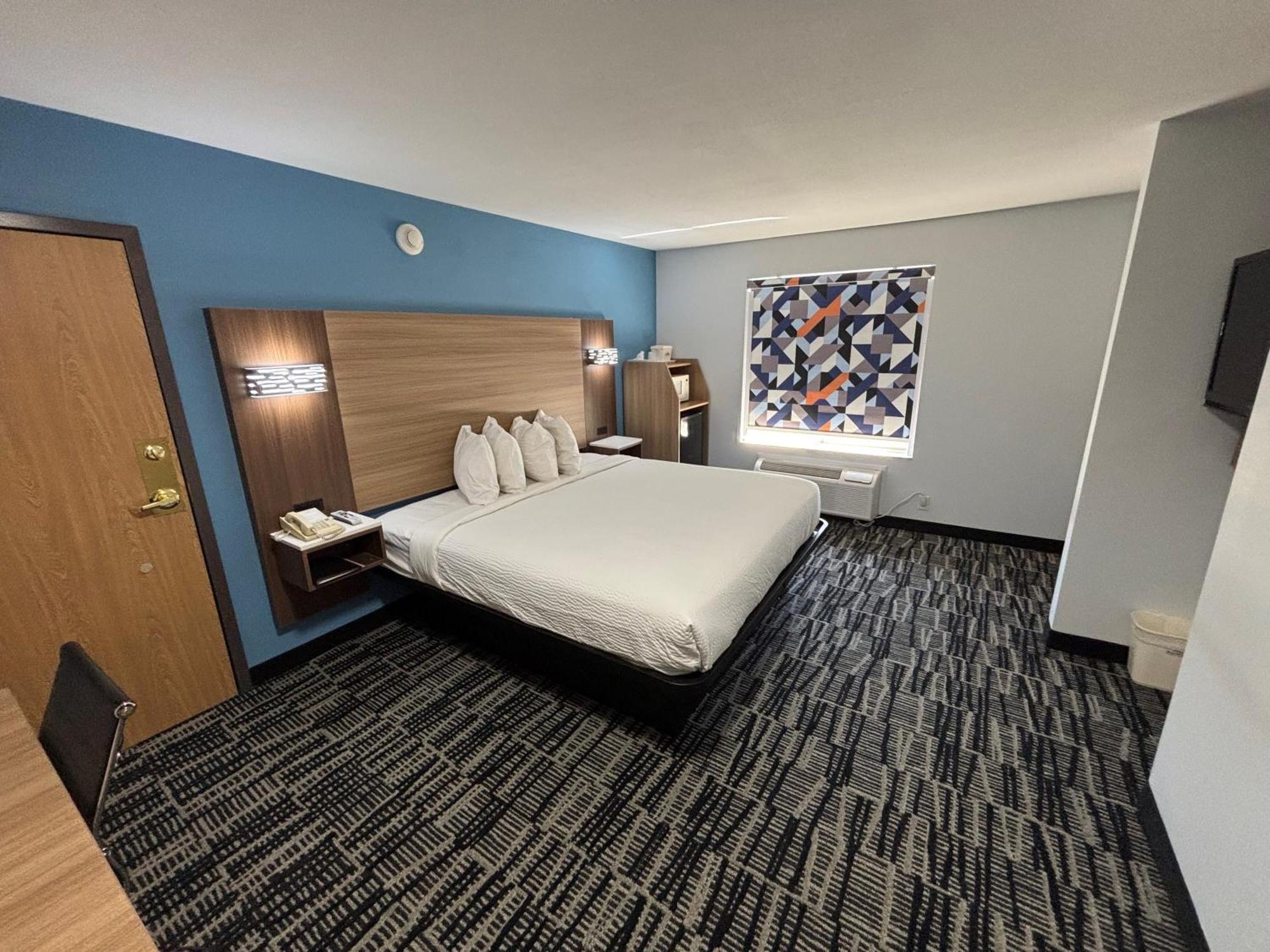 King Room Mobility Access or Non-Smoking