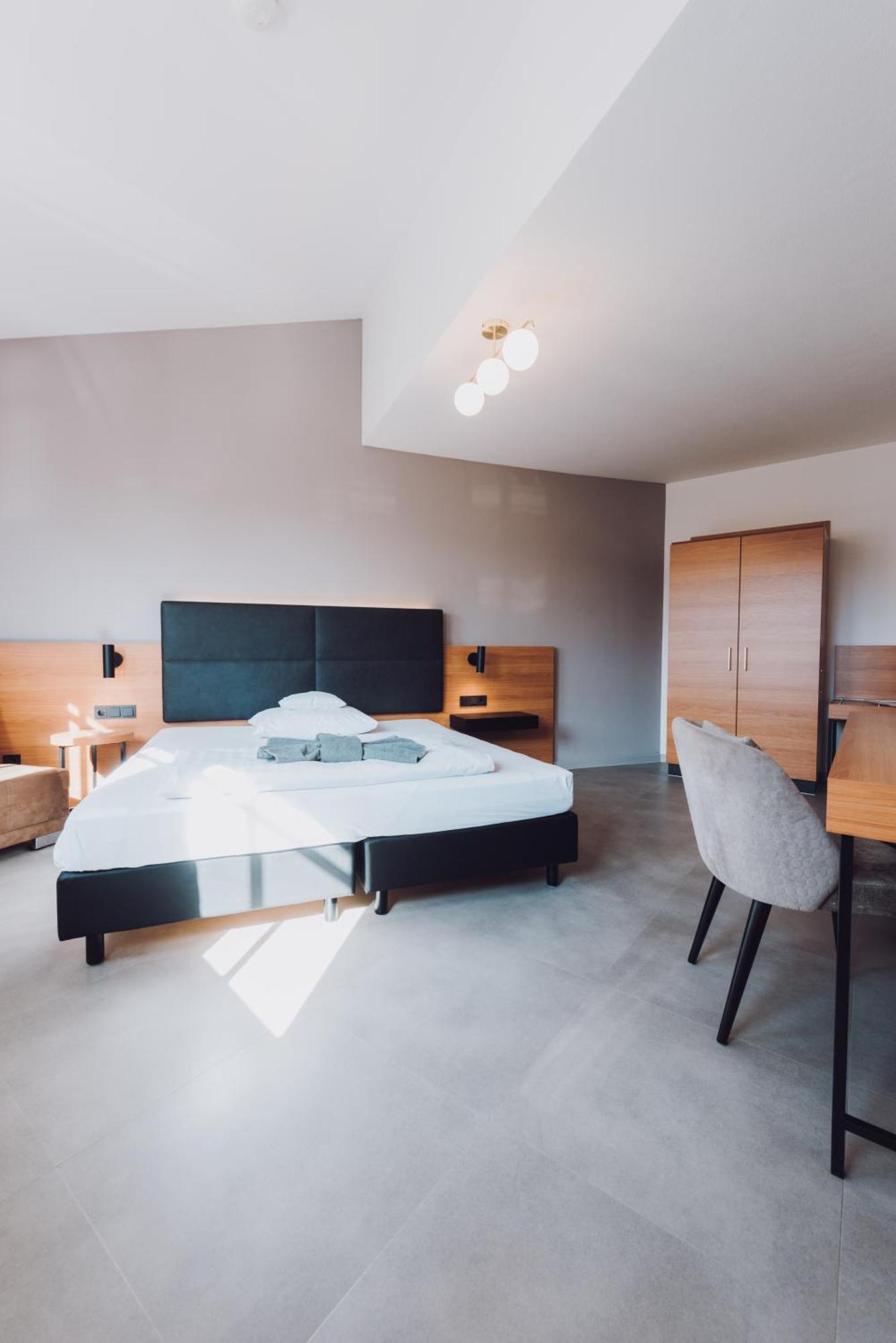 Large Single Room