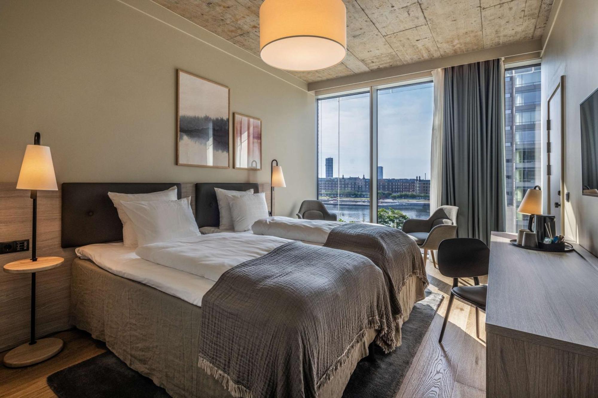 Superior Twin Room Wellness pool access