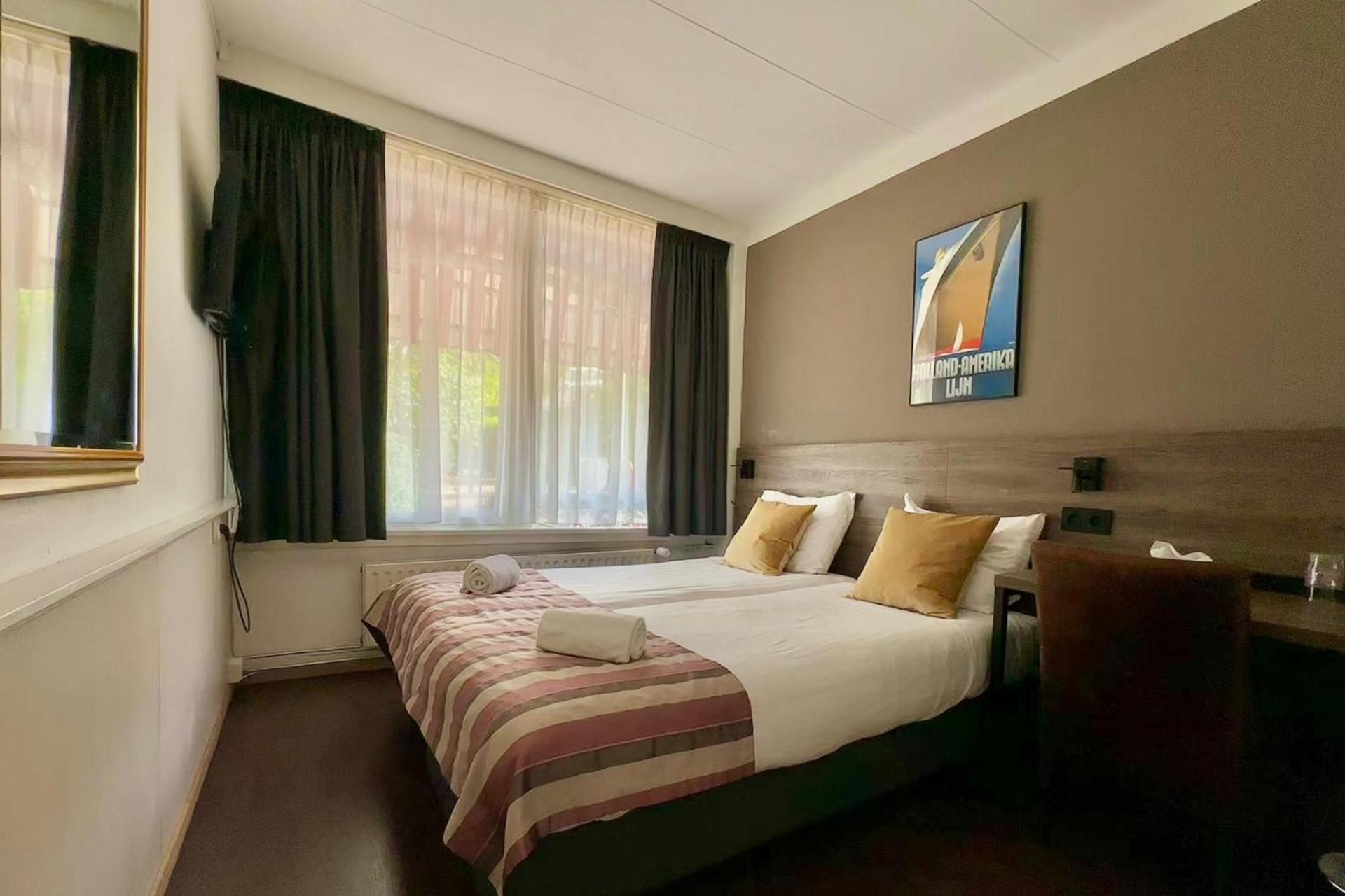 Double or Twin Room Private Bathroom