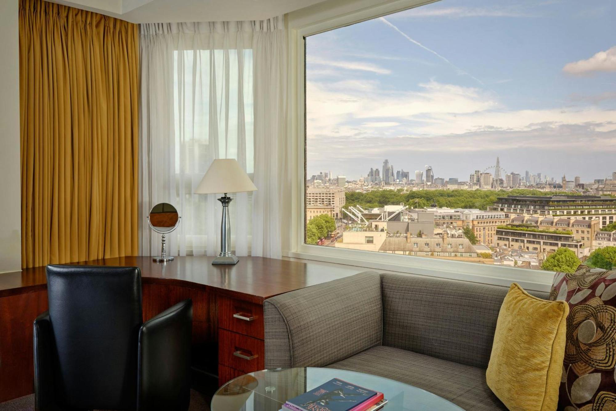 Panoramic Room Guest room 1 King Skyline view High floor