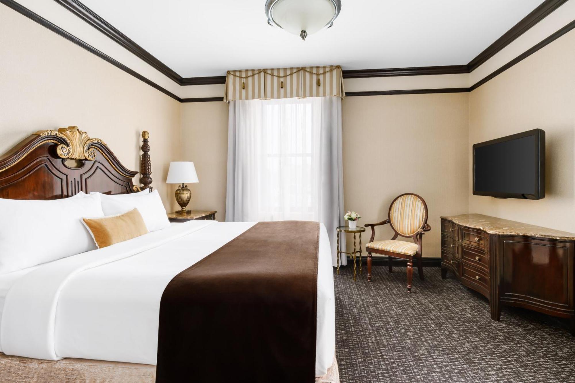 Deluxe King Suite
