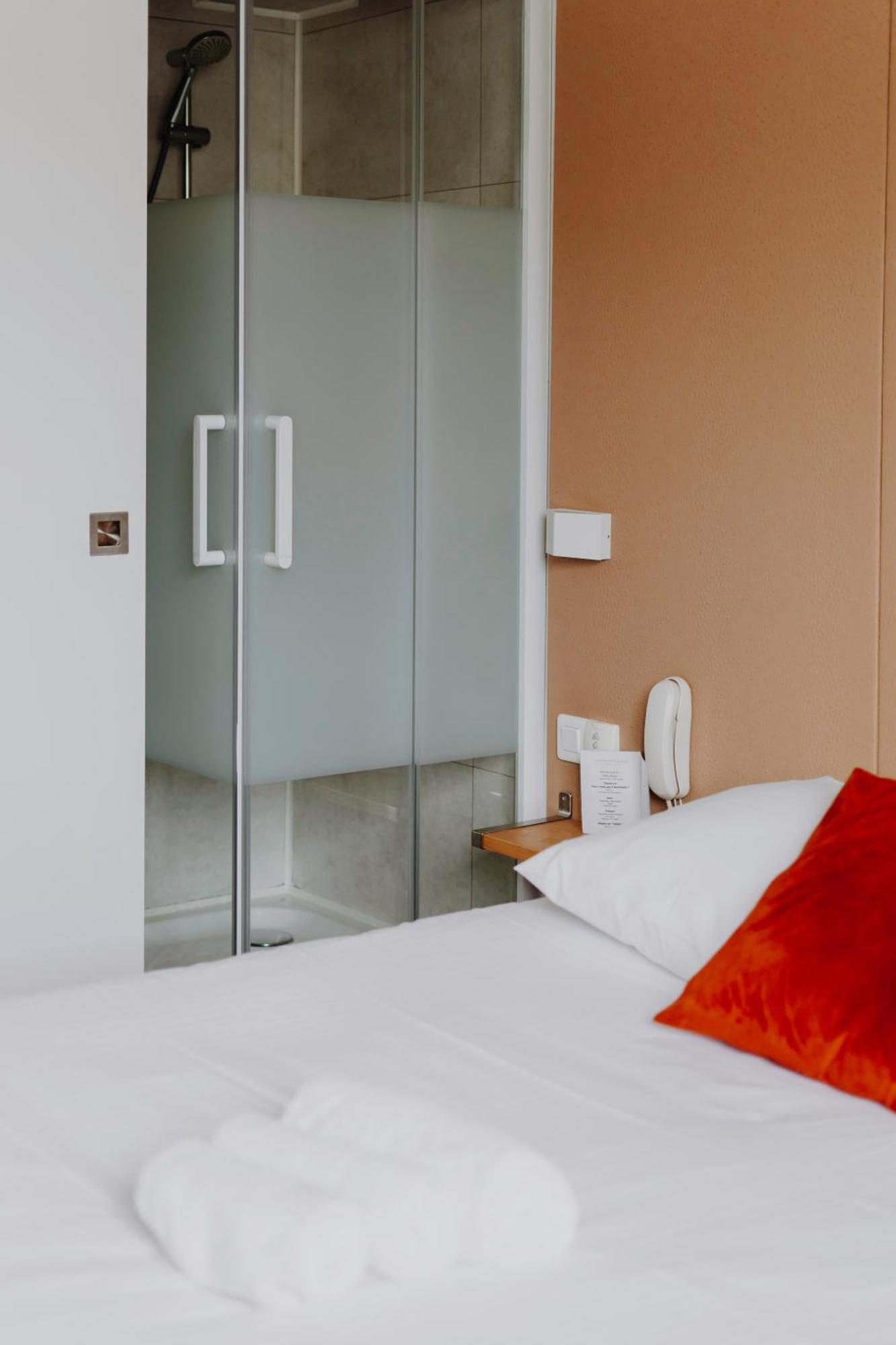 Small Double Room Open Bathroom Non-Smoking