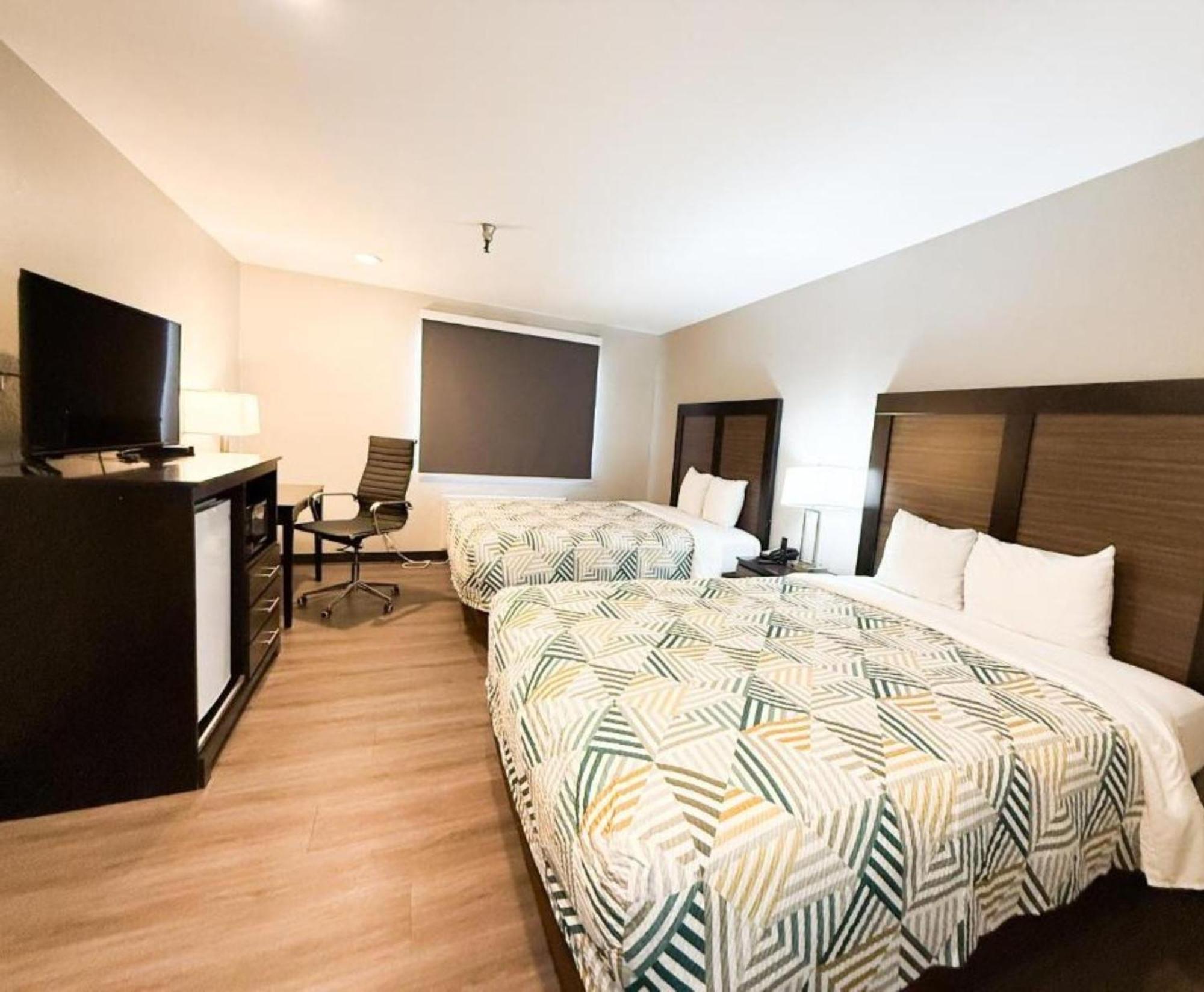 Queen Room Two Queen Beds Non-Smoking