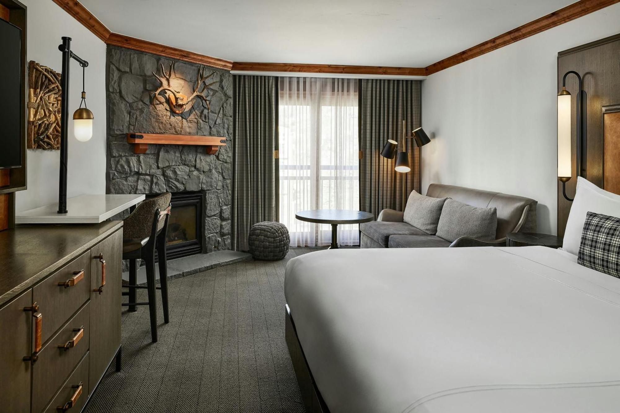 Deluxe King Room Fireplace