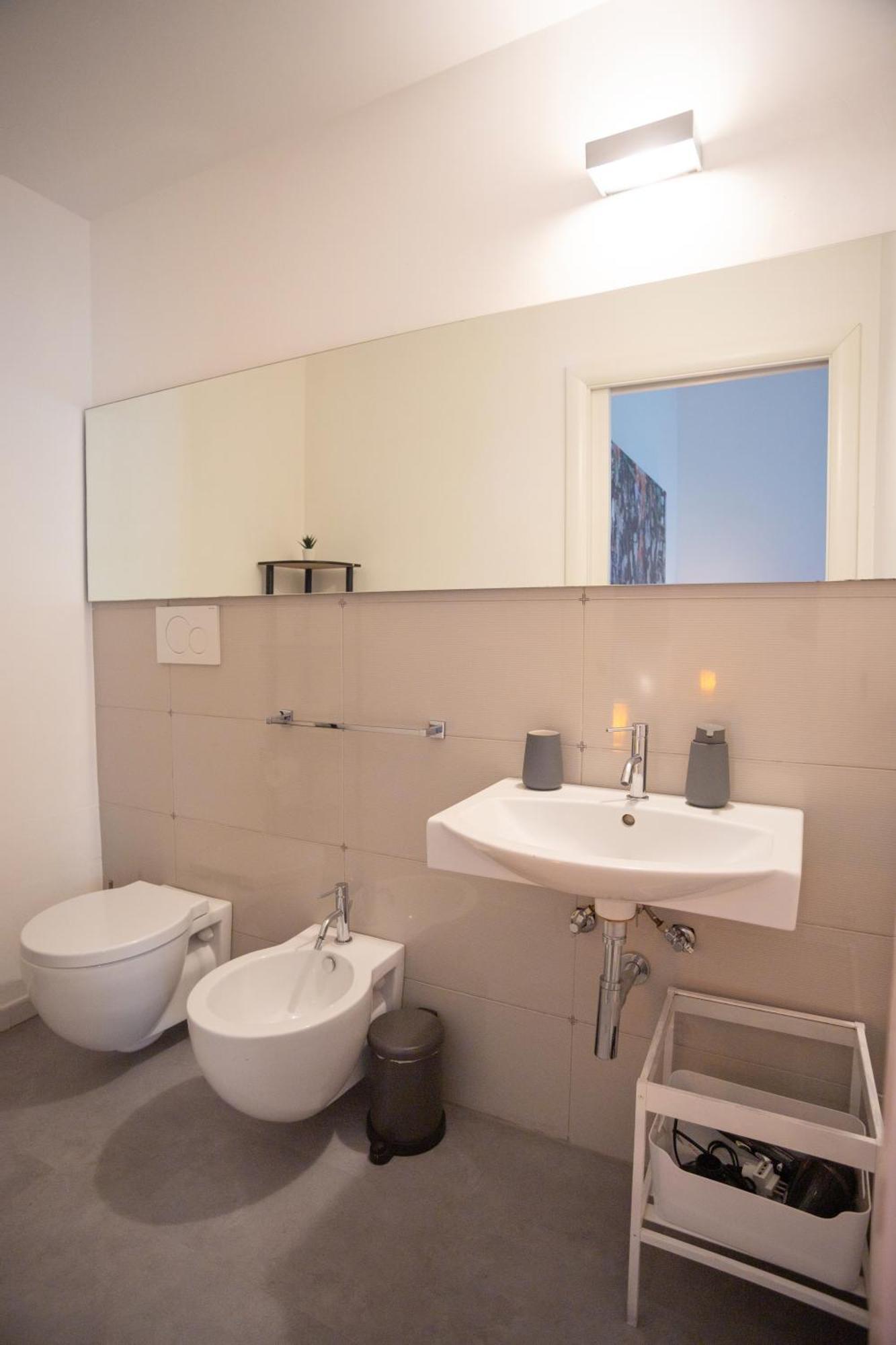 Deluxe Double Room Shower