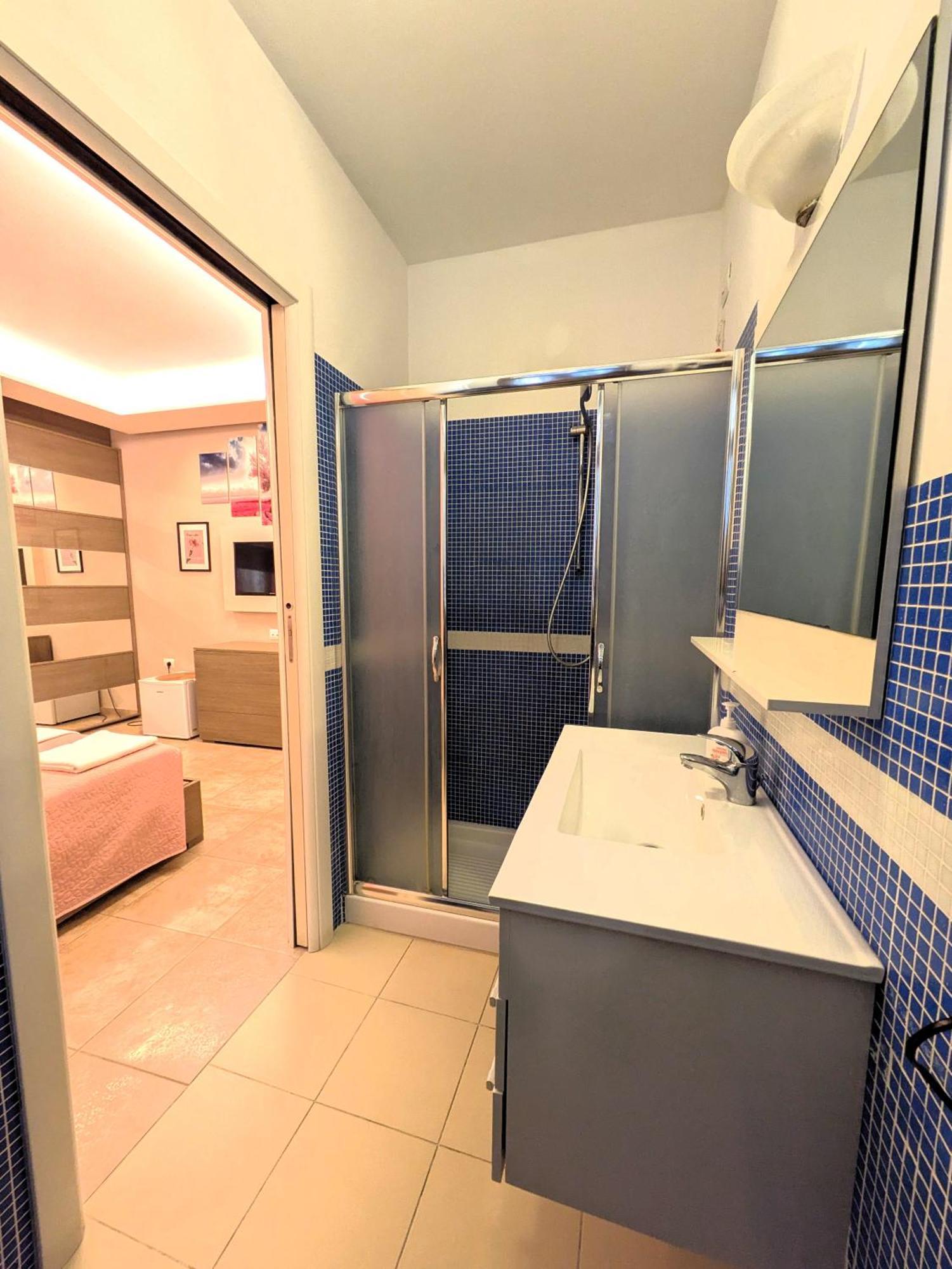 Double Room Private Bathroom