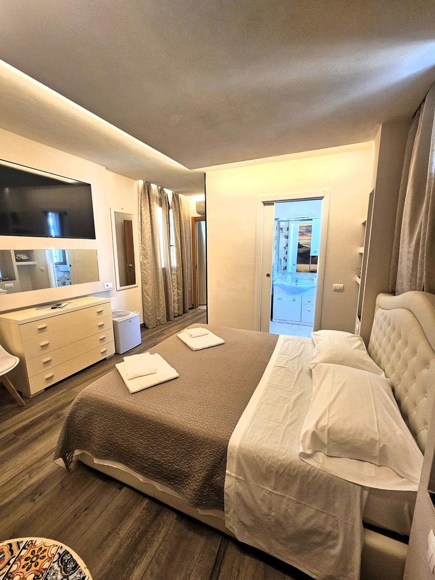 Double Room Private Bathroom
