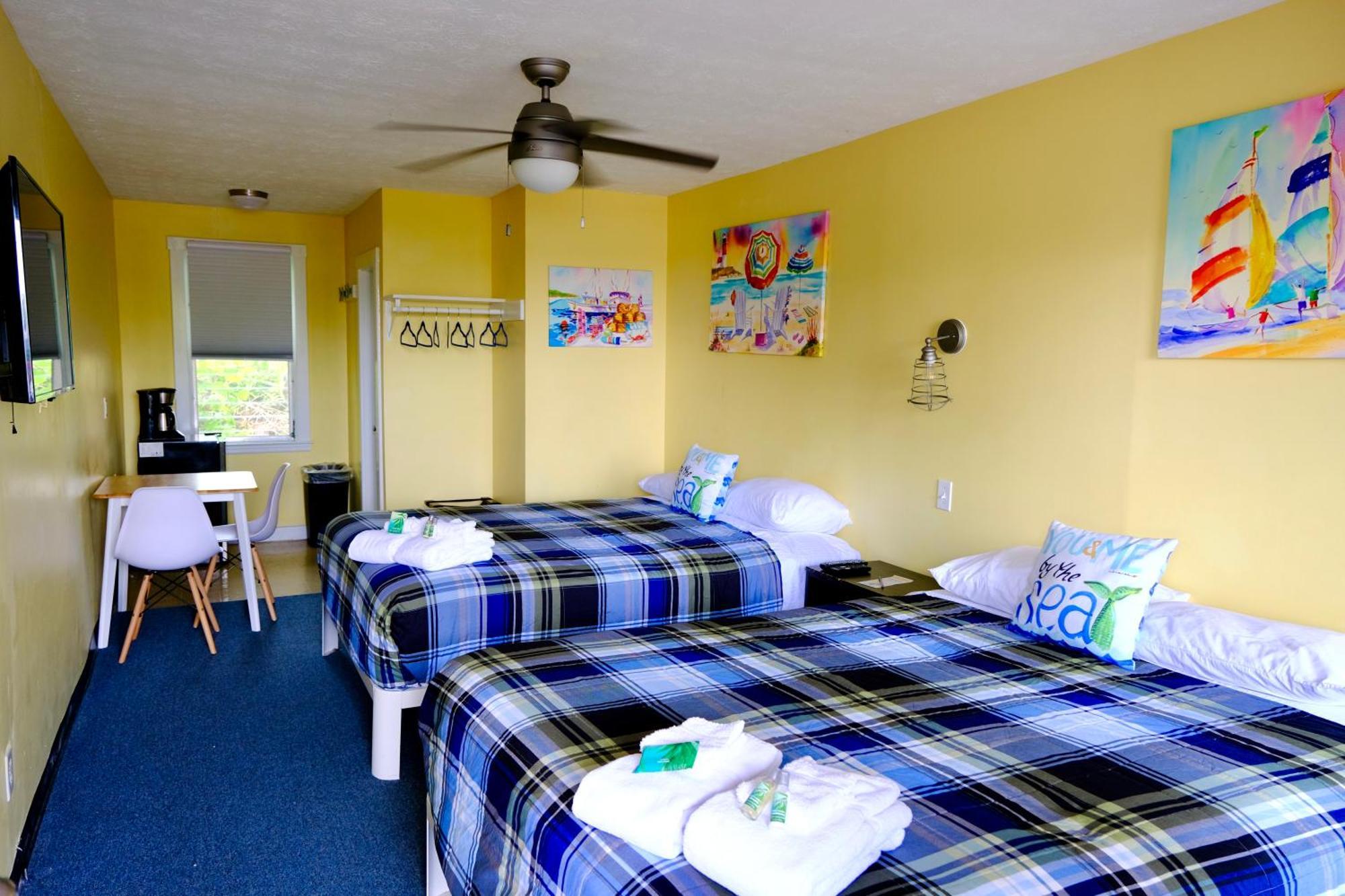 Queen Queen Room