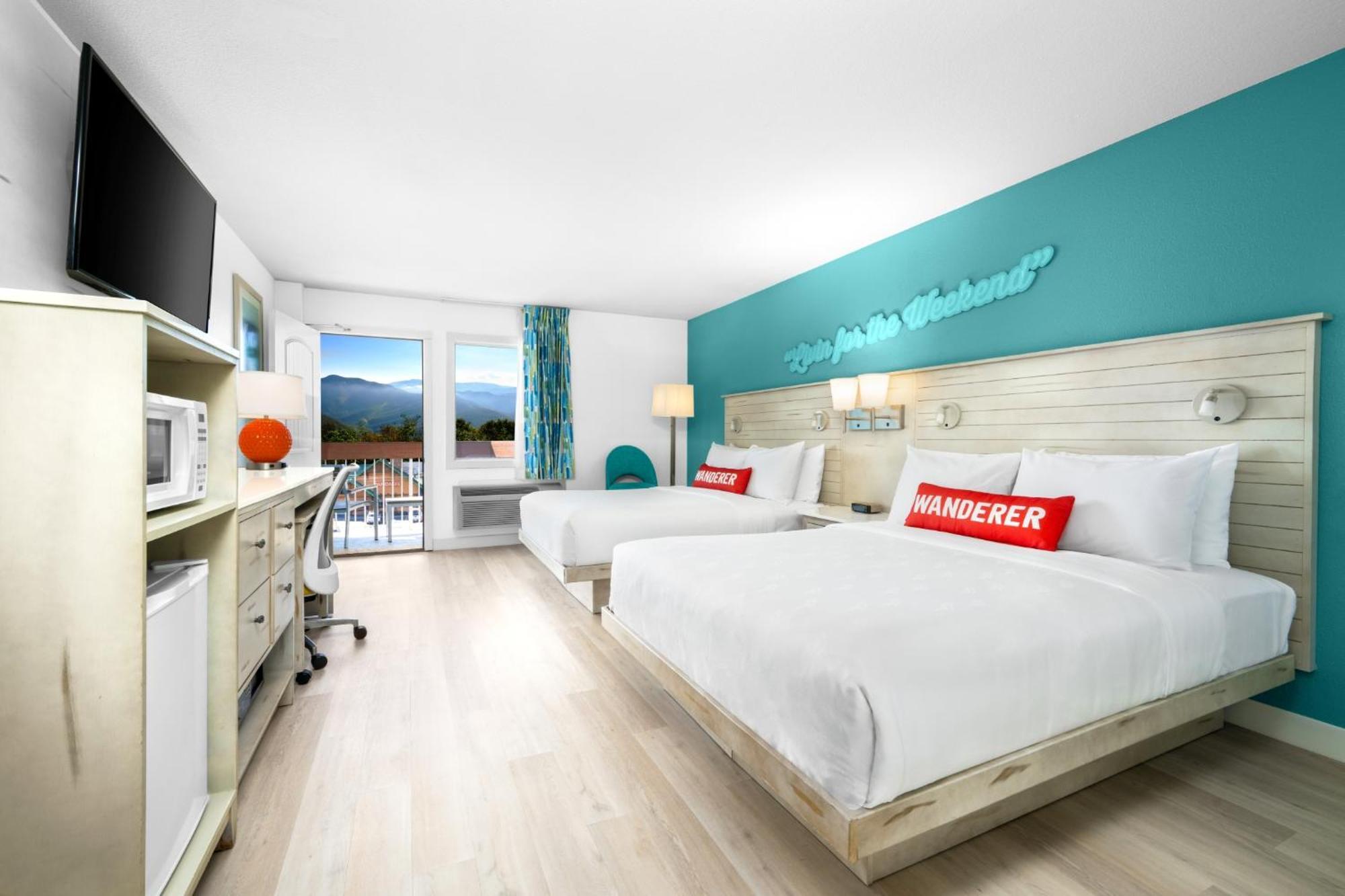 Parkway Double Queen Guest Room