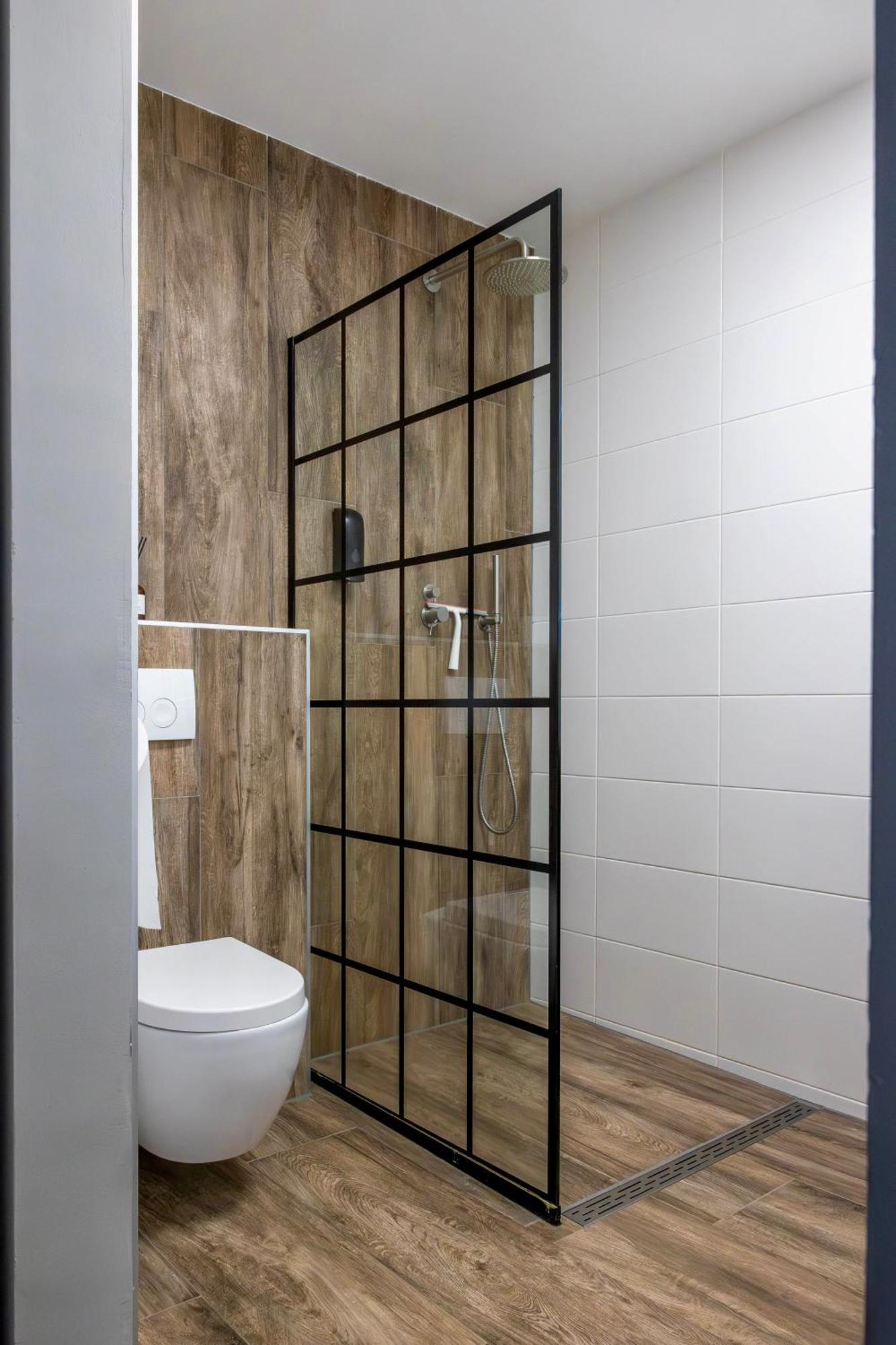 Family Room Private Bathroom