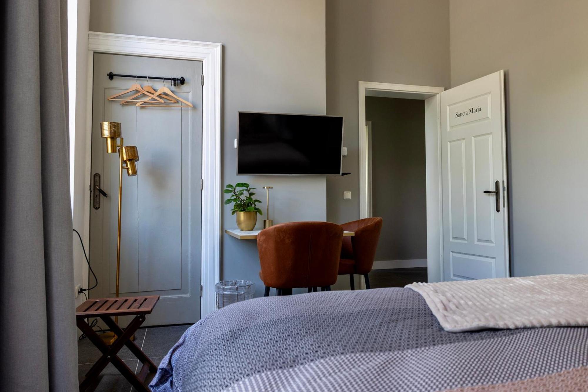 Double Room Private Bathroom
