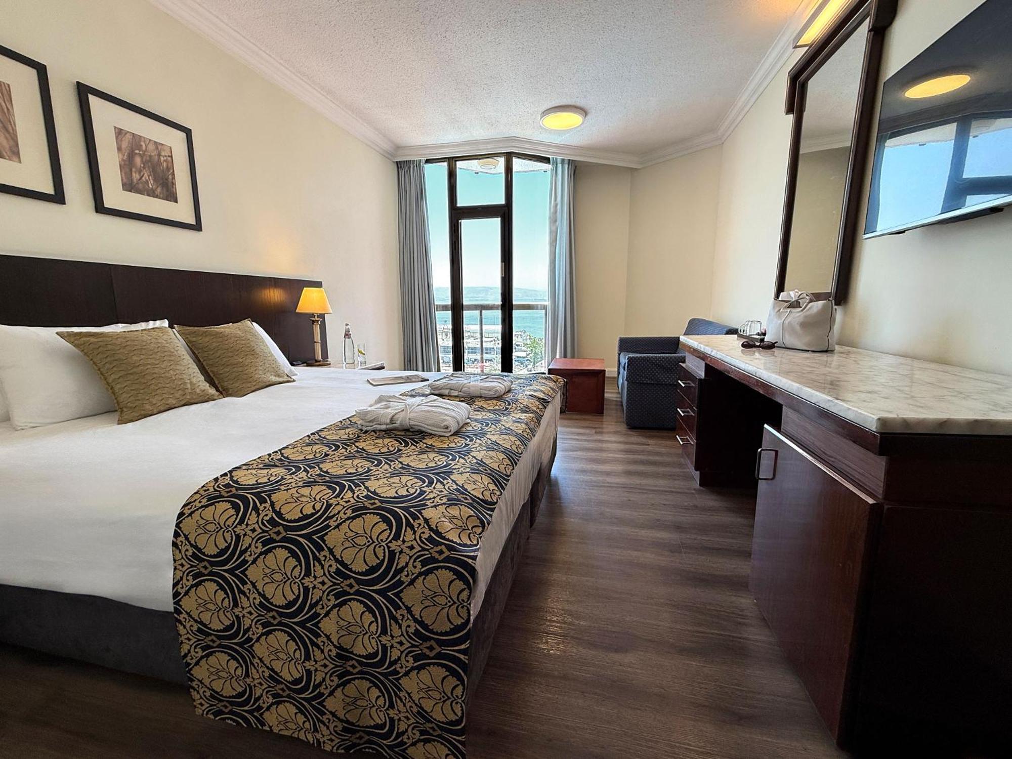 Premier Room Lake View