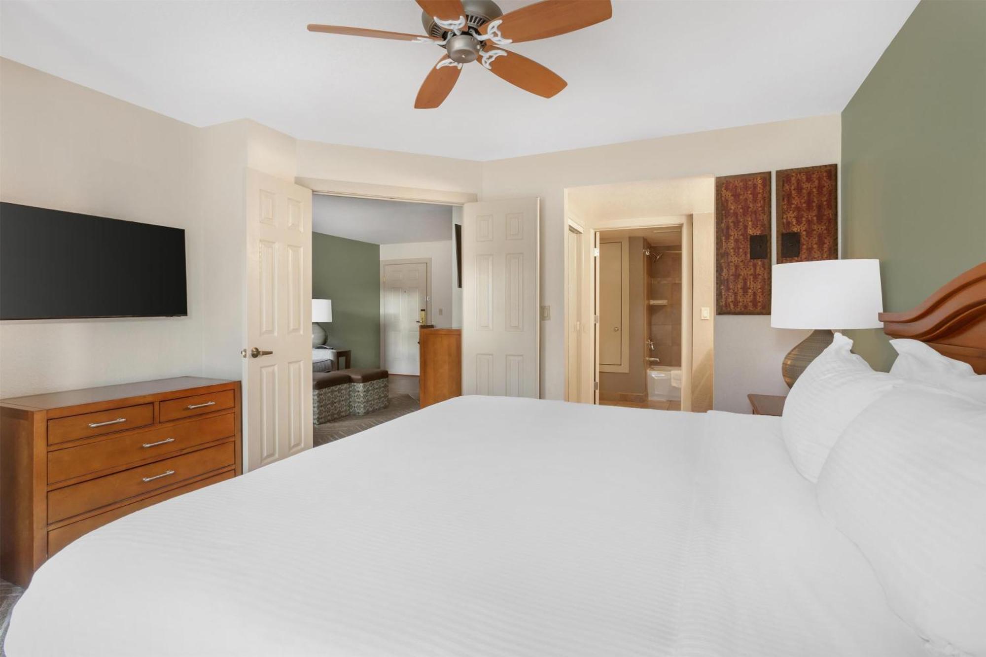 One-Bedroom King Suite Roll Shower Hearing Accessible