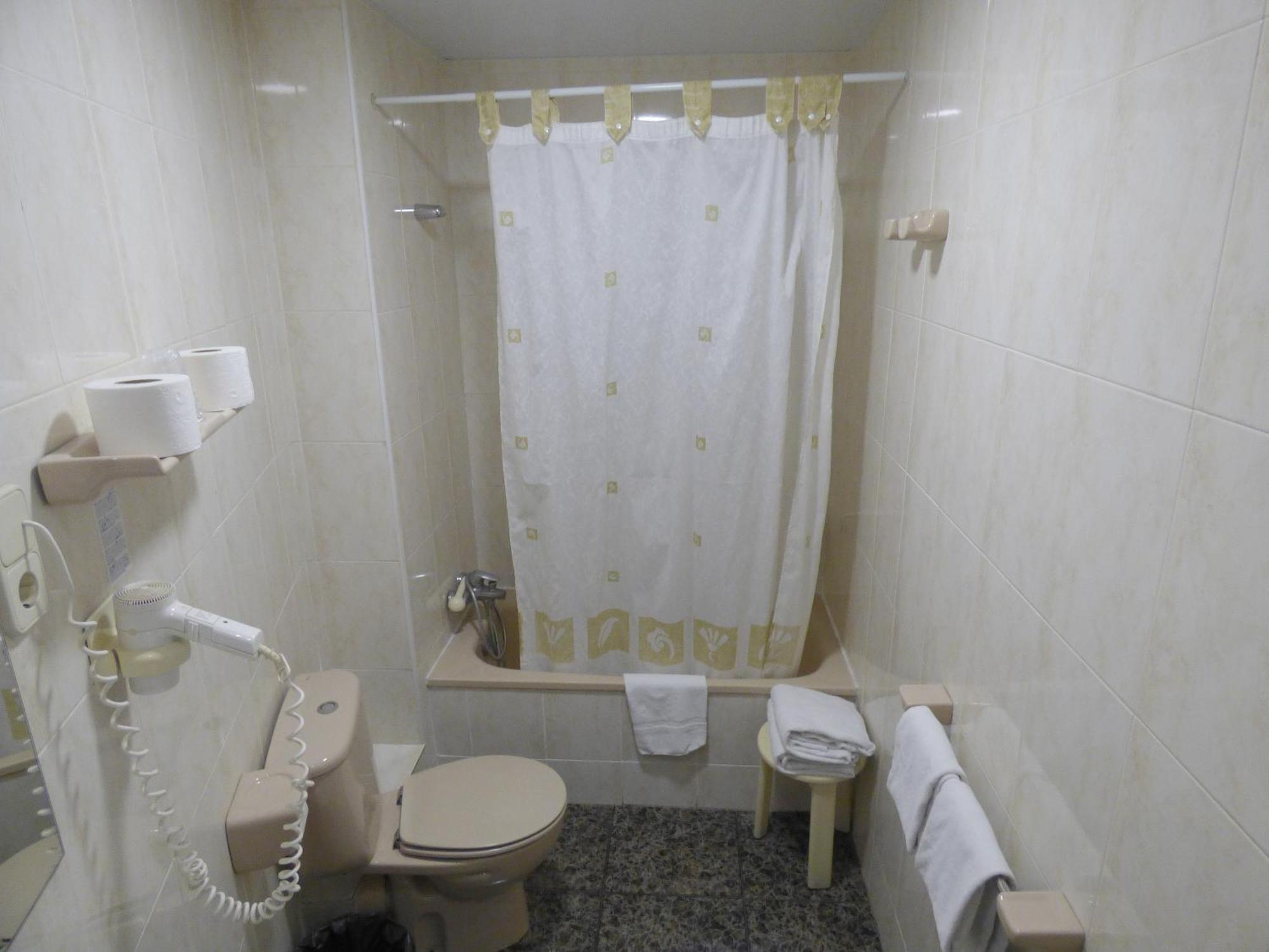 Double Room Bathroom