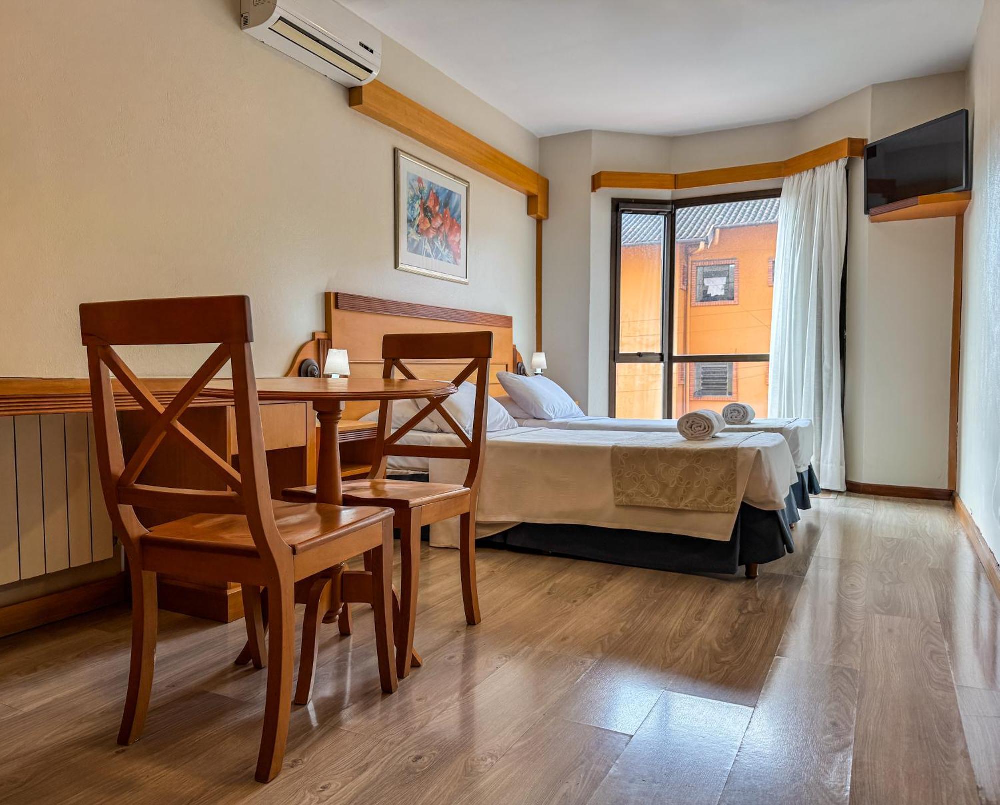Luxo quádruplo quarto com 2 dormitórios e 1 banheiro