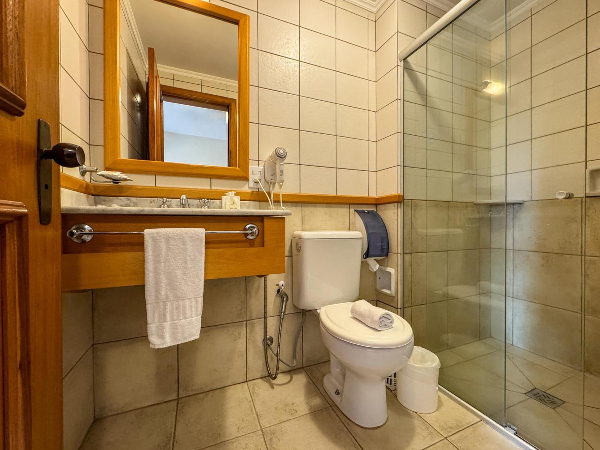 Luxo quádruplo quarto com 2 dormitórios e 1 banheiro