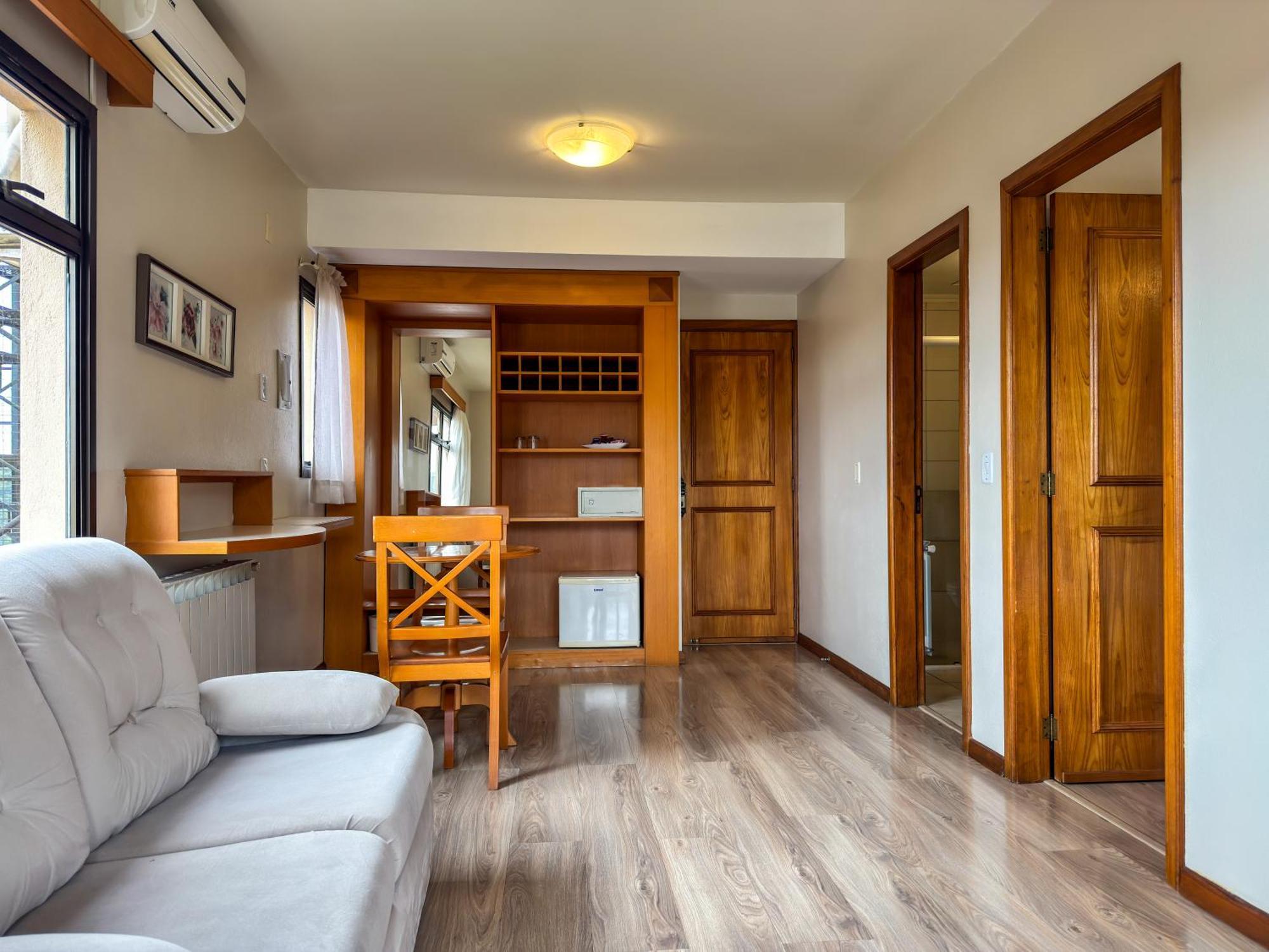Super Luxo Casal quarto com 1 dormitório sala e 1 banheiro