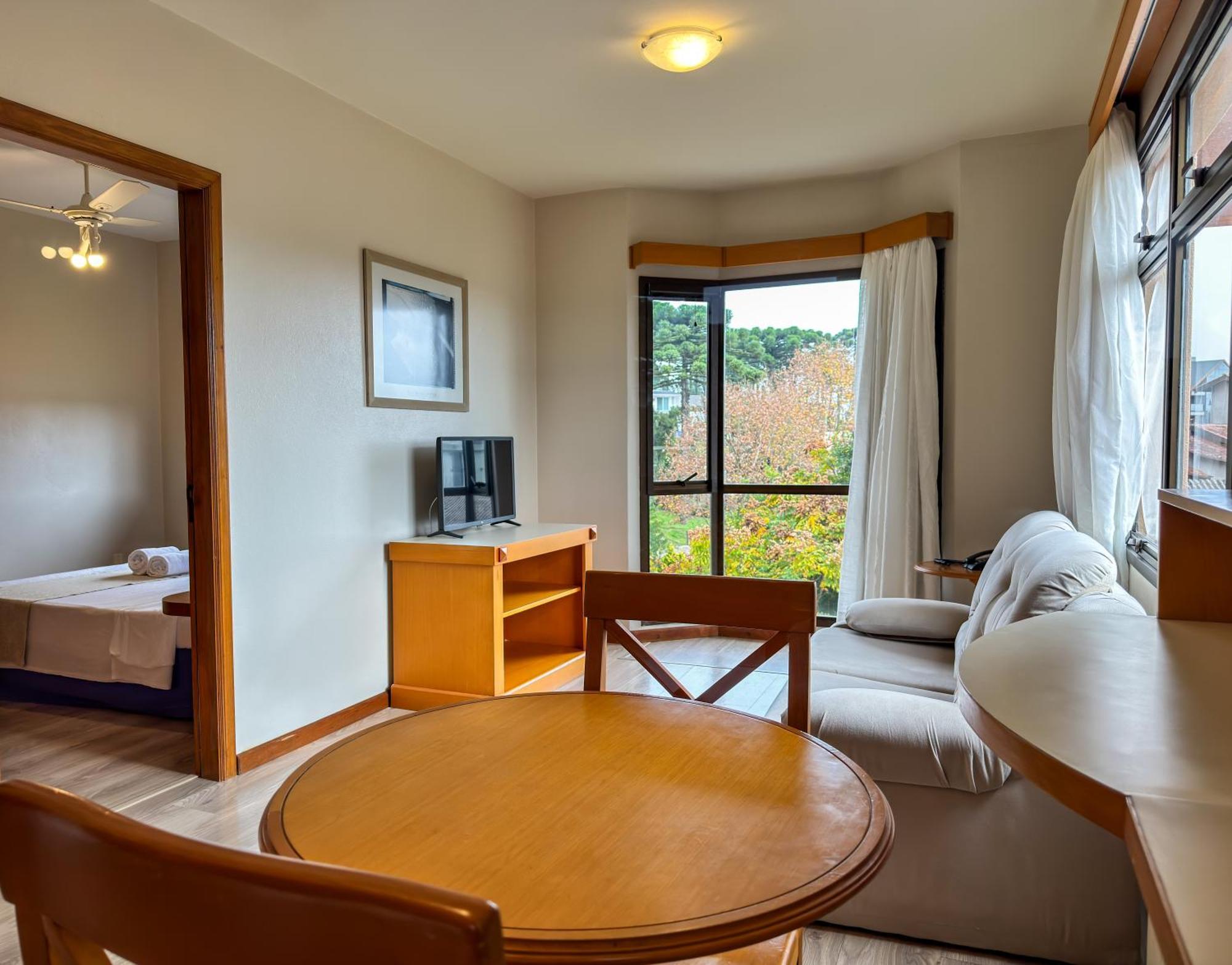 Super Luxo Casal quarto com 1 dormitório sala e 1 banheiro