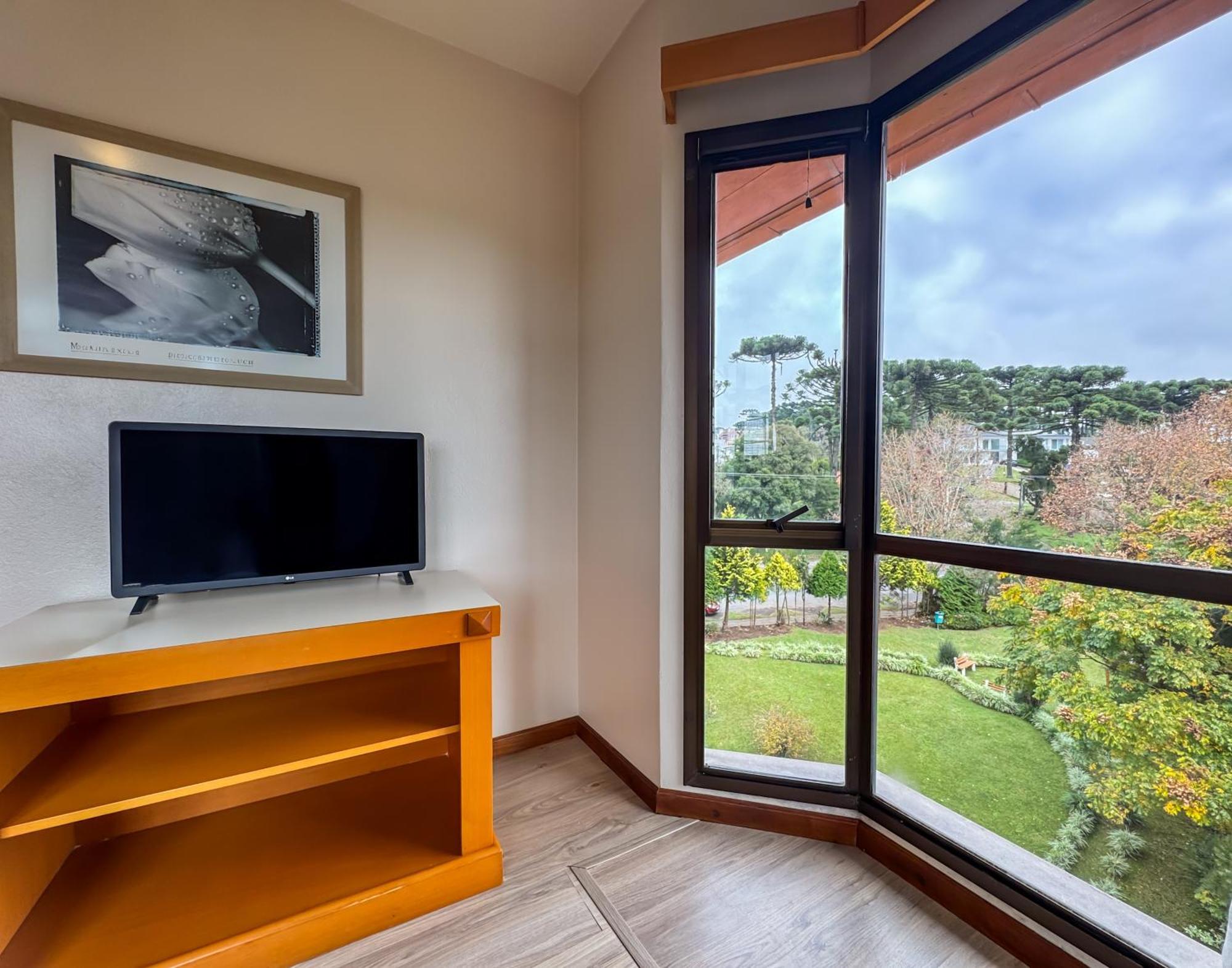 Super Luxo Casal quarto com 1 dormitório sala e 1 banheiro