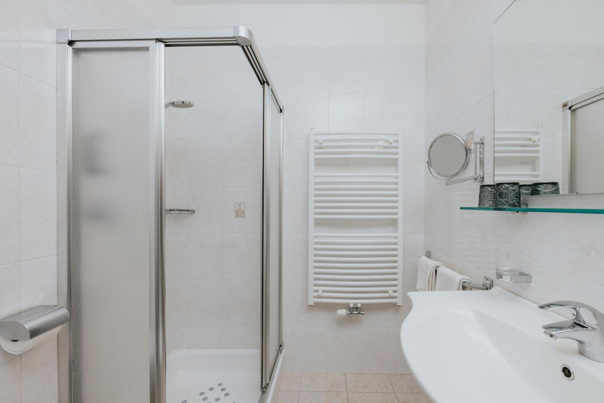 Double Room,1685066928:JPEG