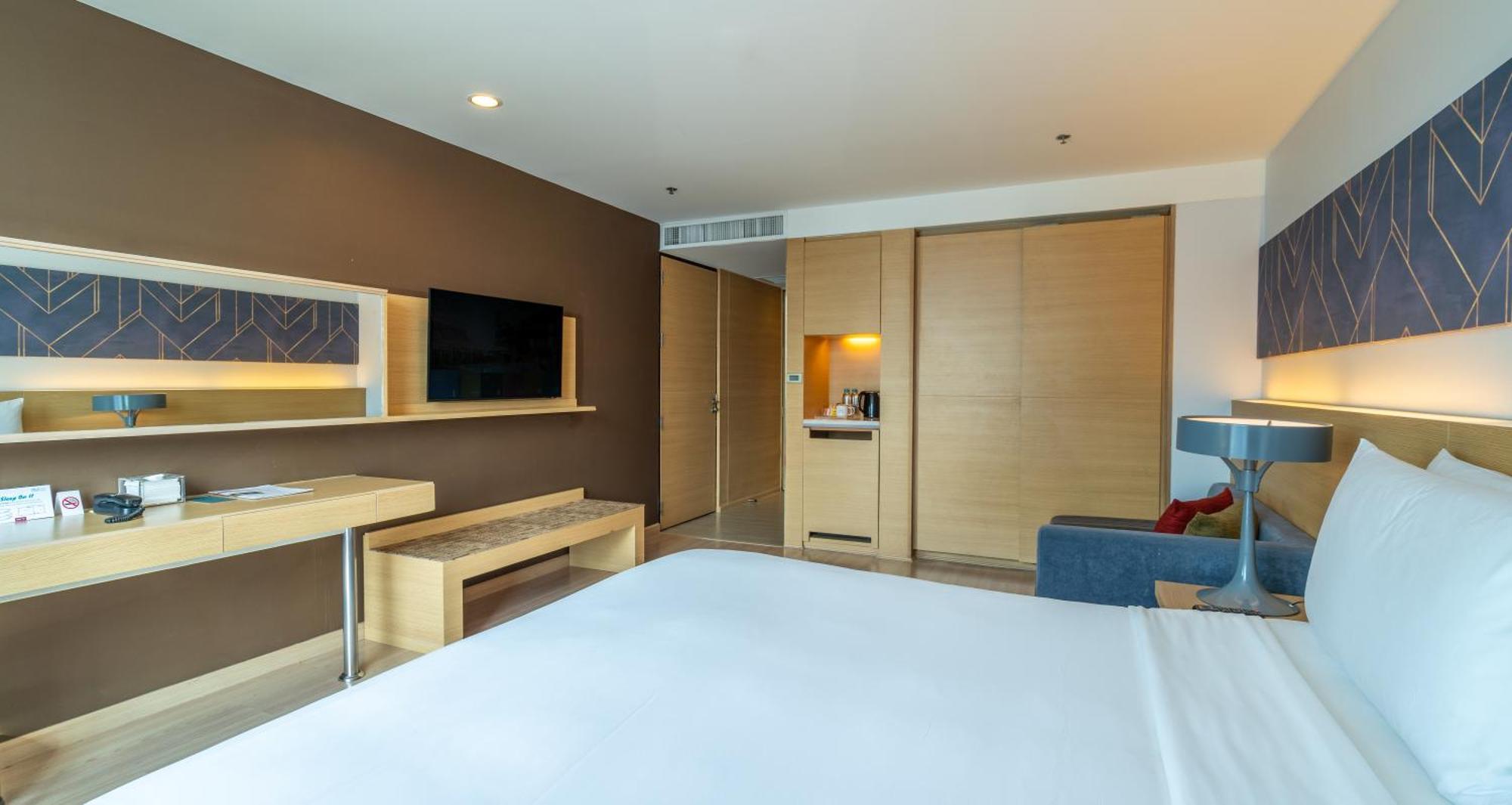 Deluxe King Room