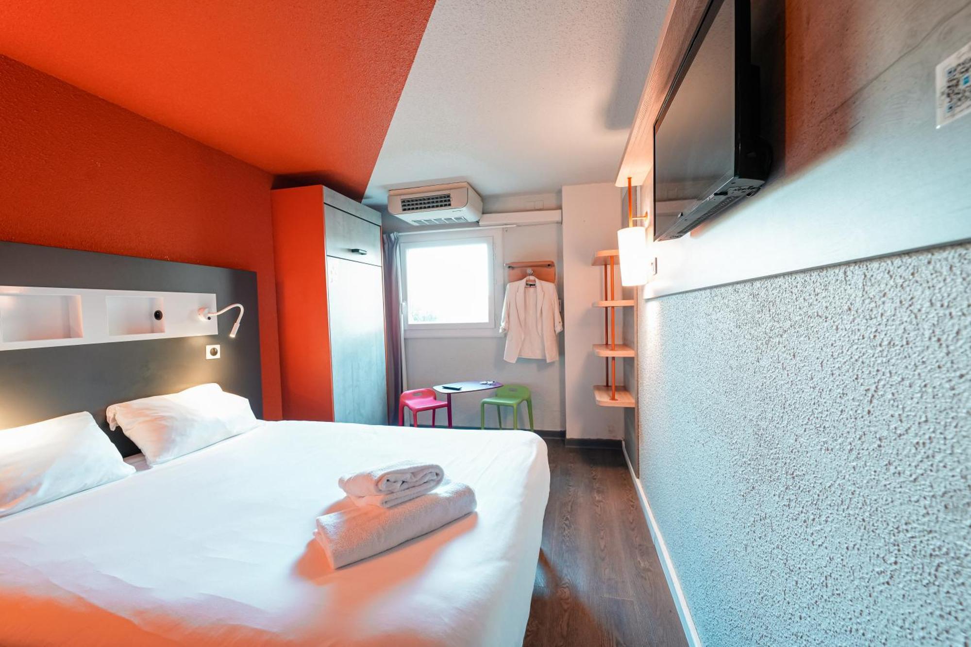 Triple room One Double bed One Foldable single bed