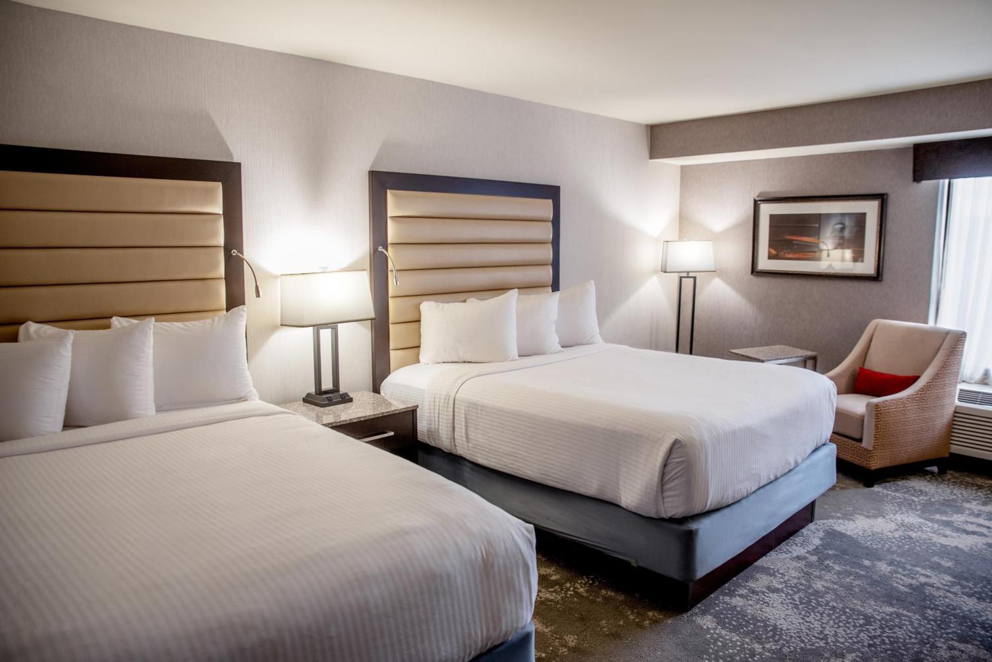 Premier Double Queen Room