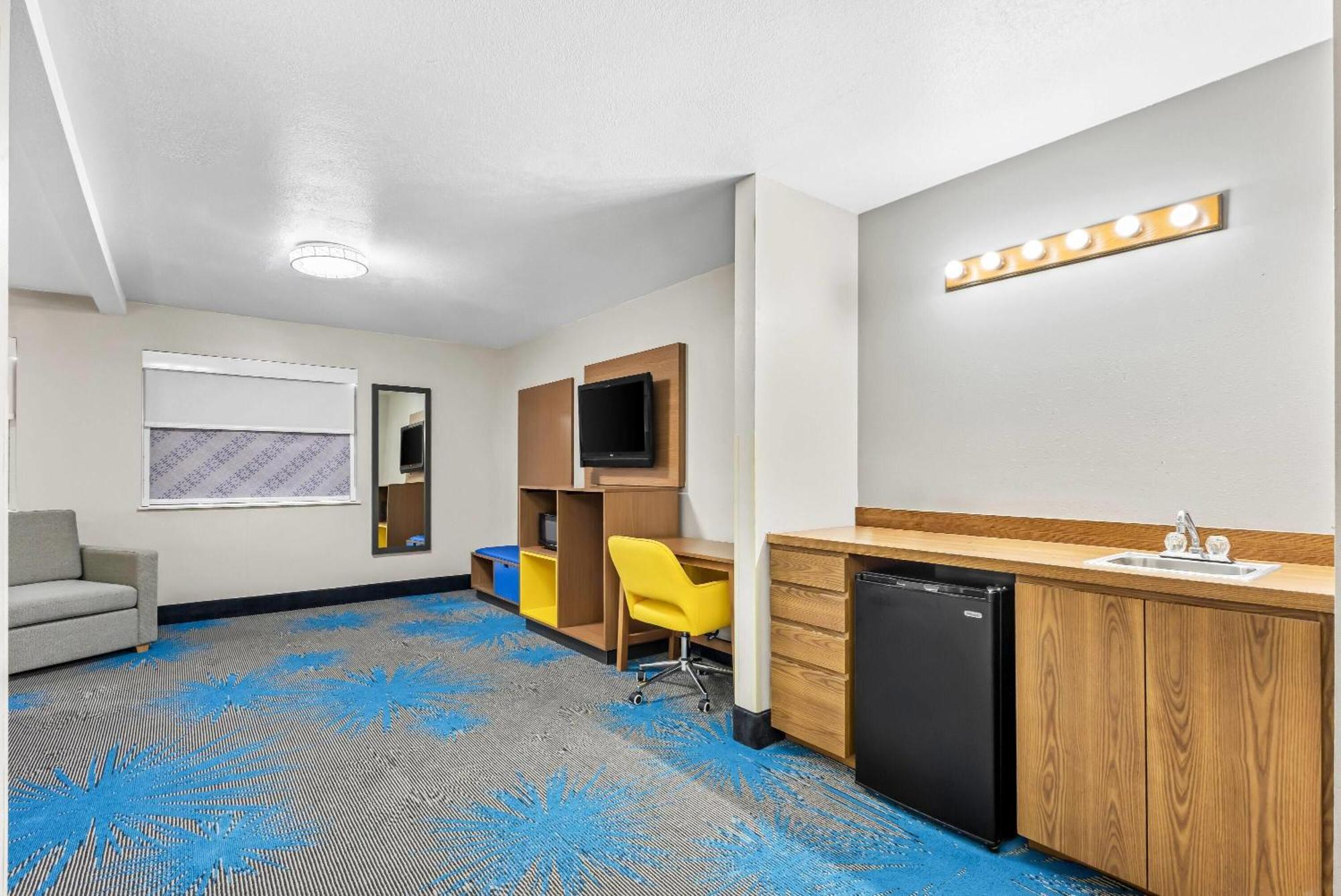 Queen Room - Disability Access- Non-Smoking