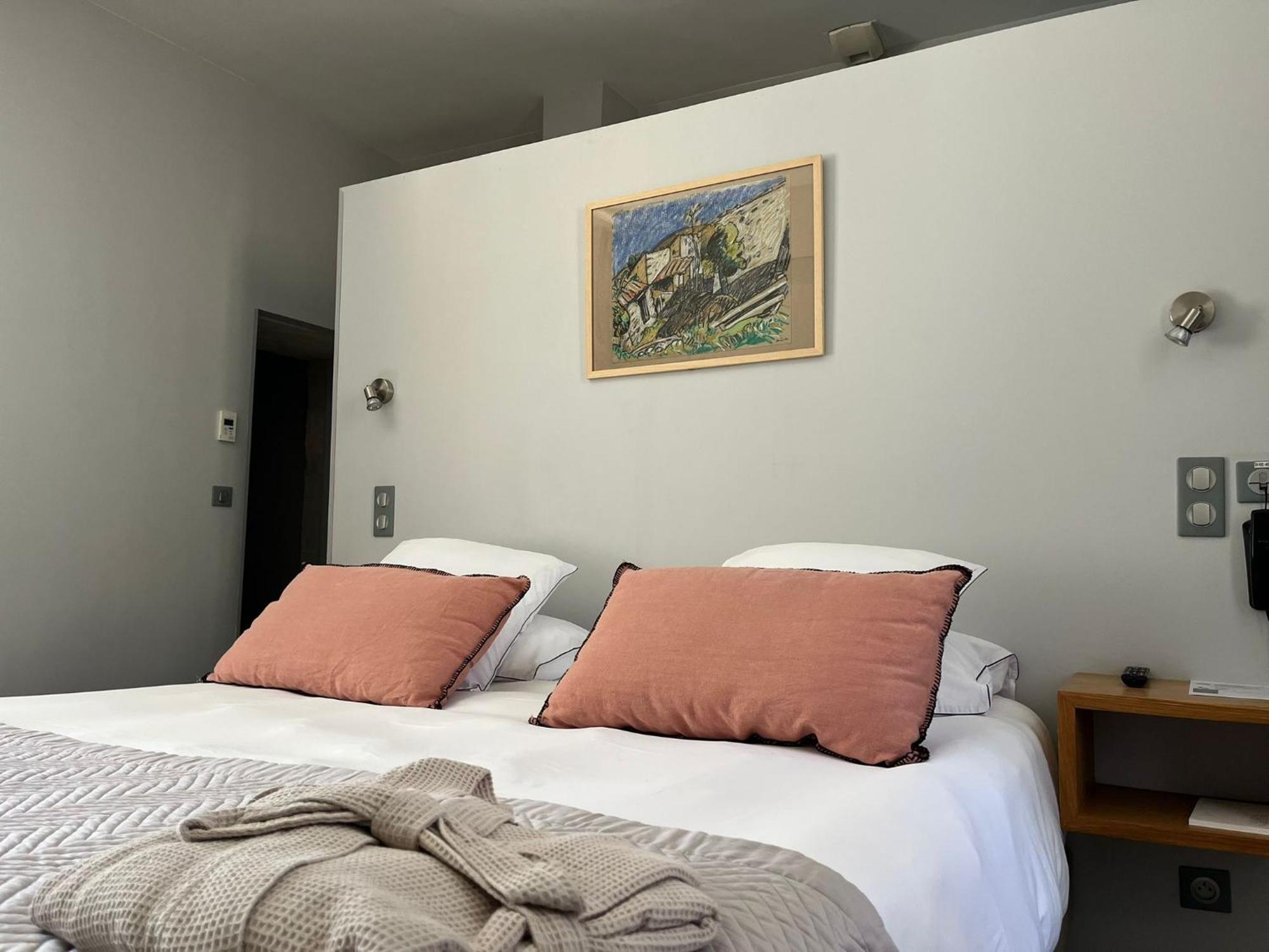 Deluxe Family Suite Poolside terrace