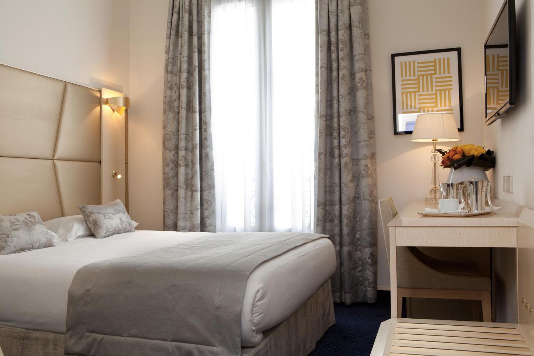 Standard Queen Room