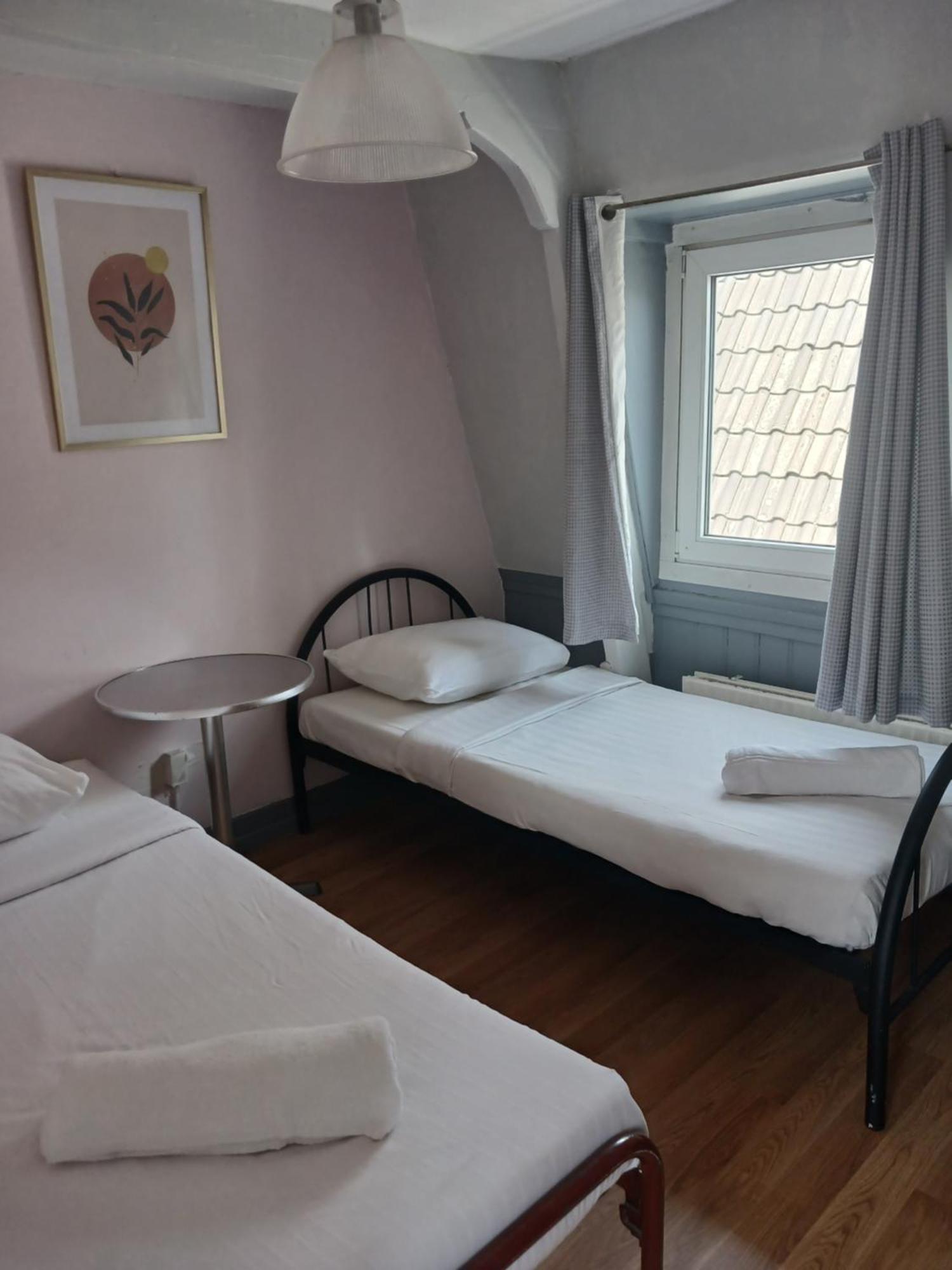 Quarto Twin com Casa de Banho Partilhada