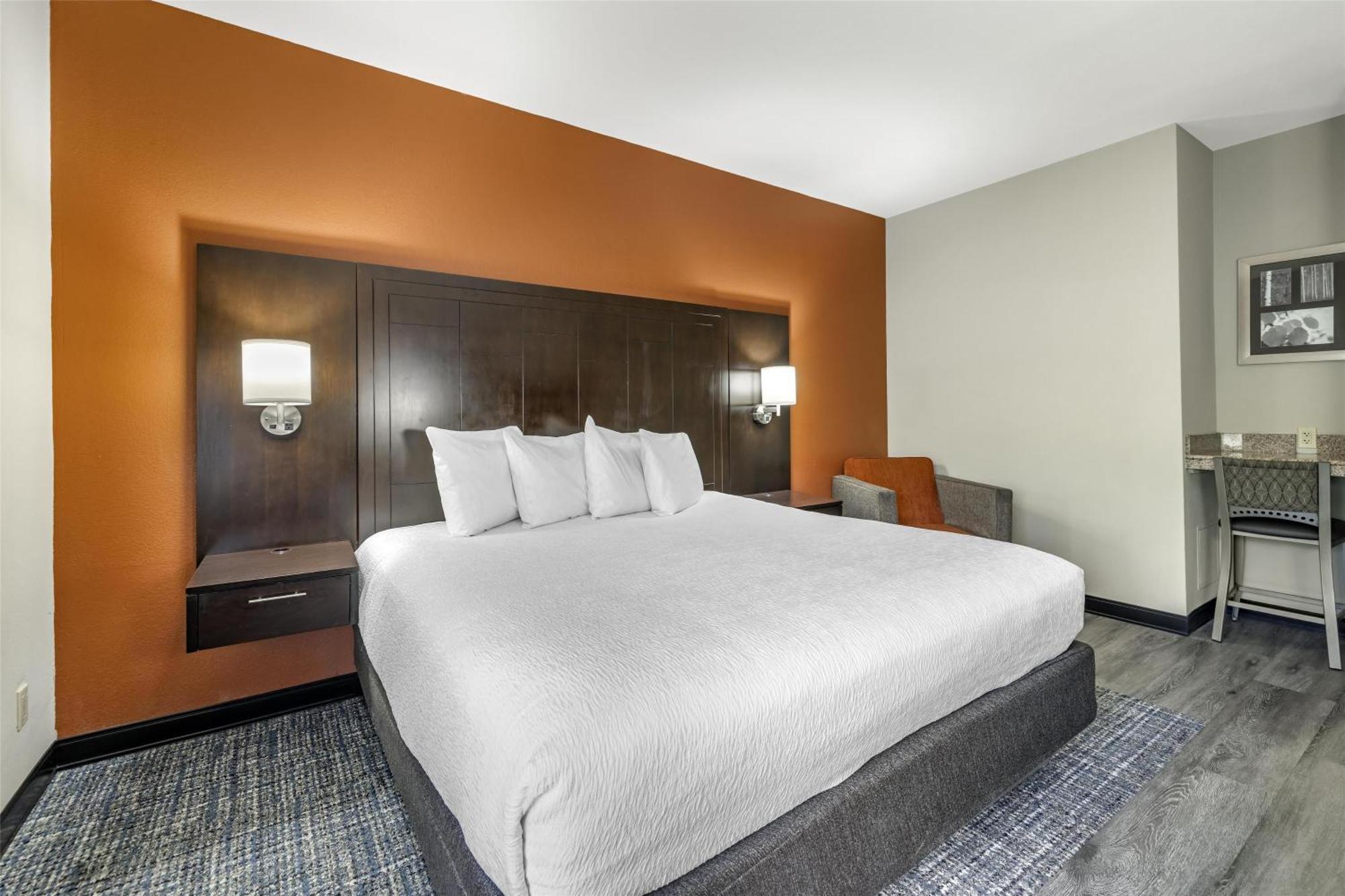 King Suite Whirlpool Non-Smoking