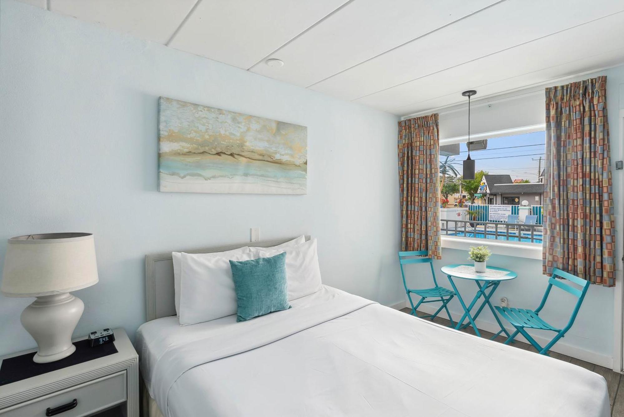 Single Queen Room