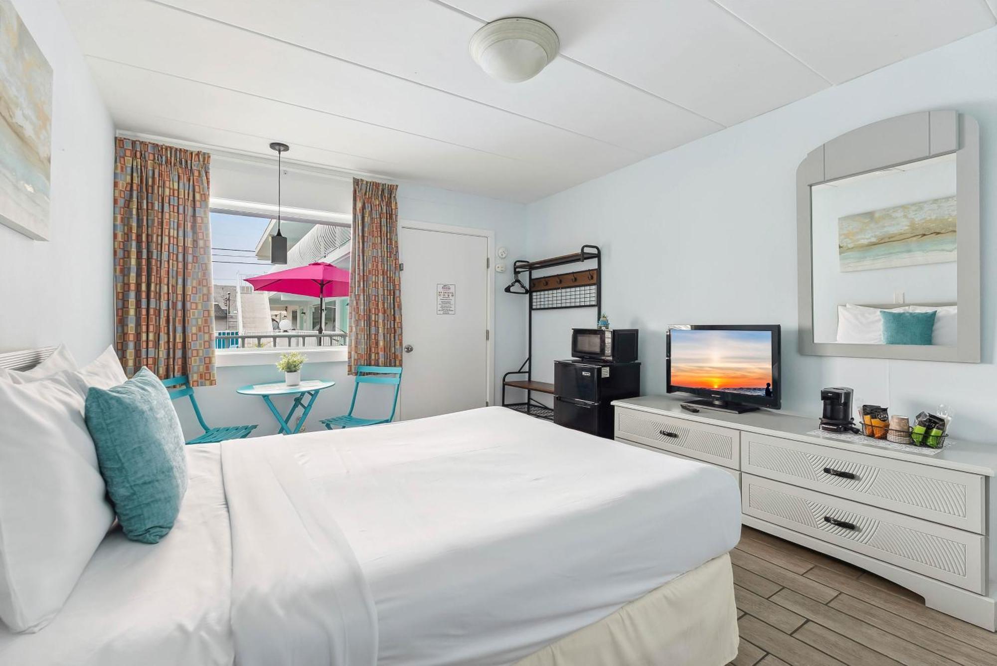 Single Queen Room