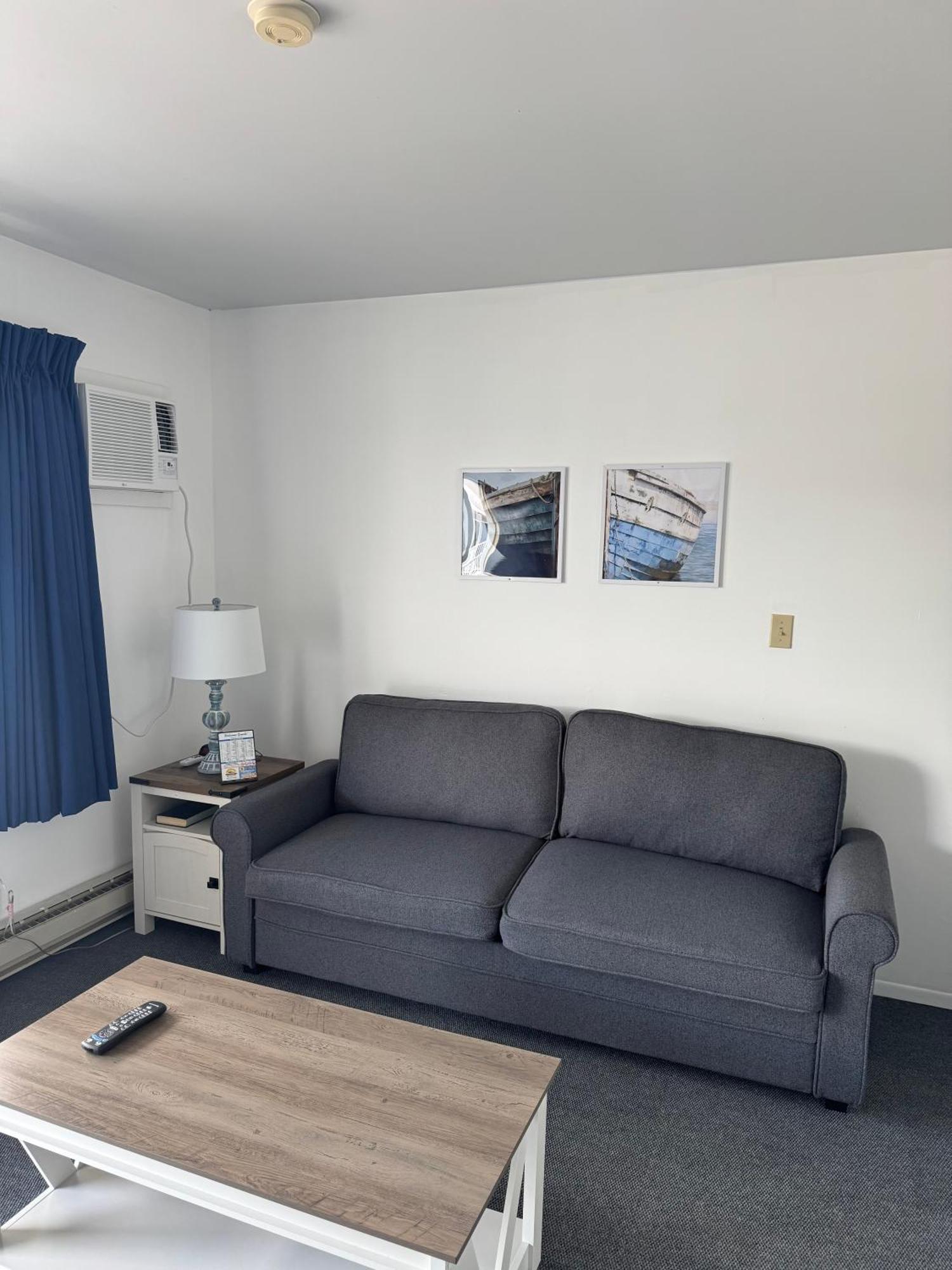 Deluxe Queen Suite