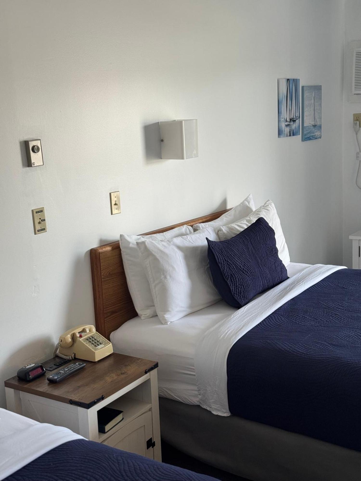 Deluxe Queen Suite