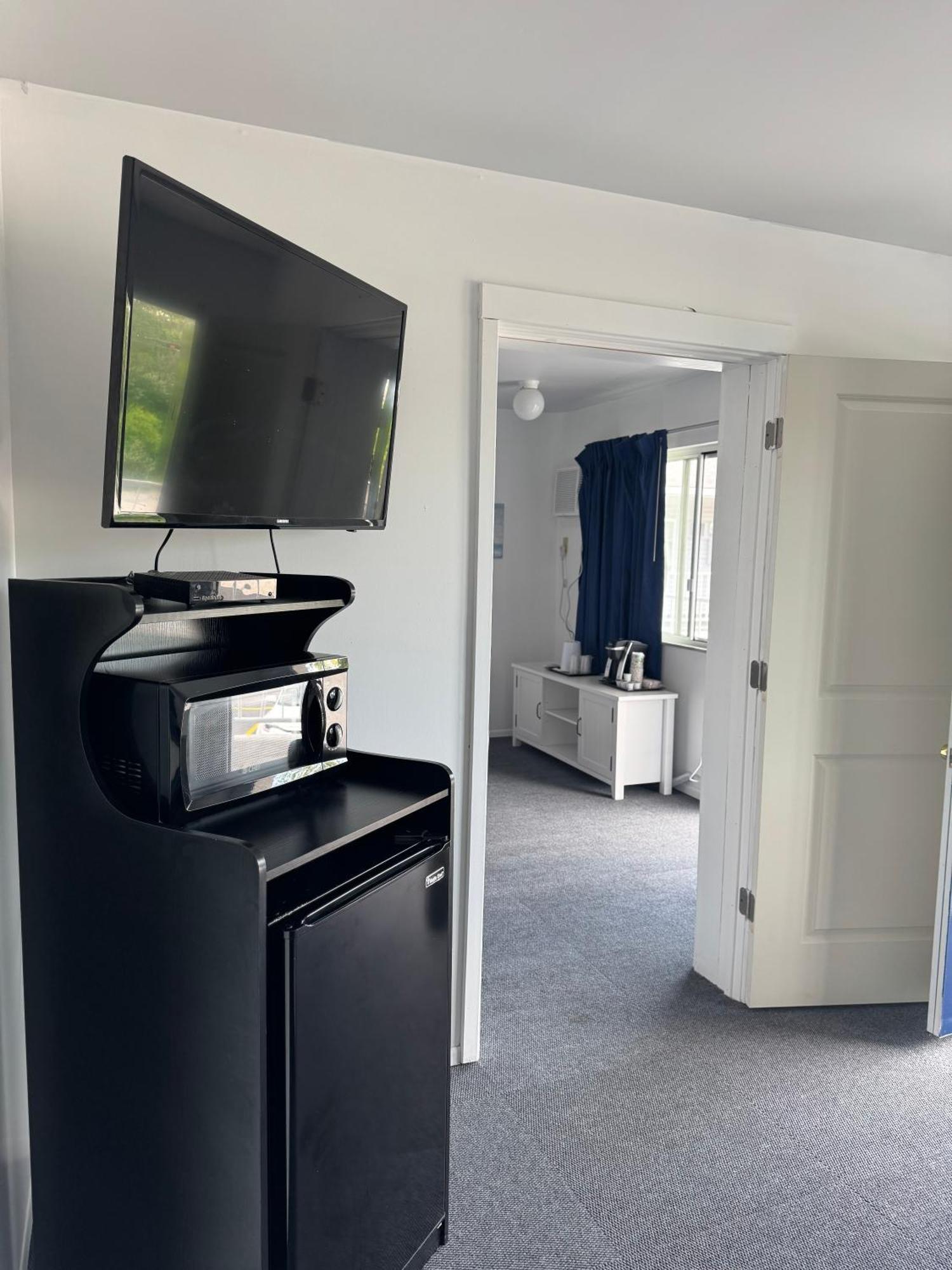 Deluxe Queen Suite