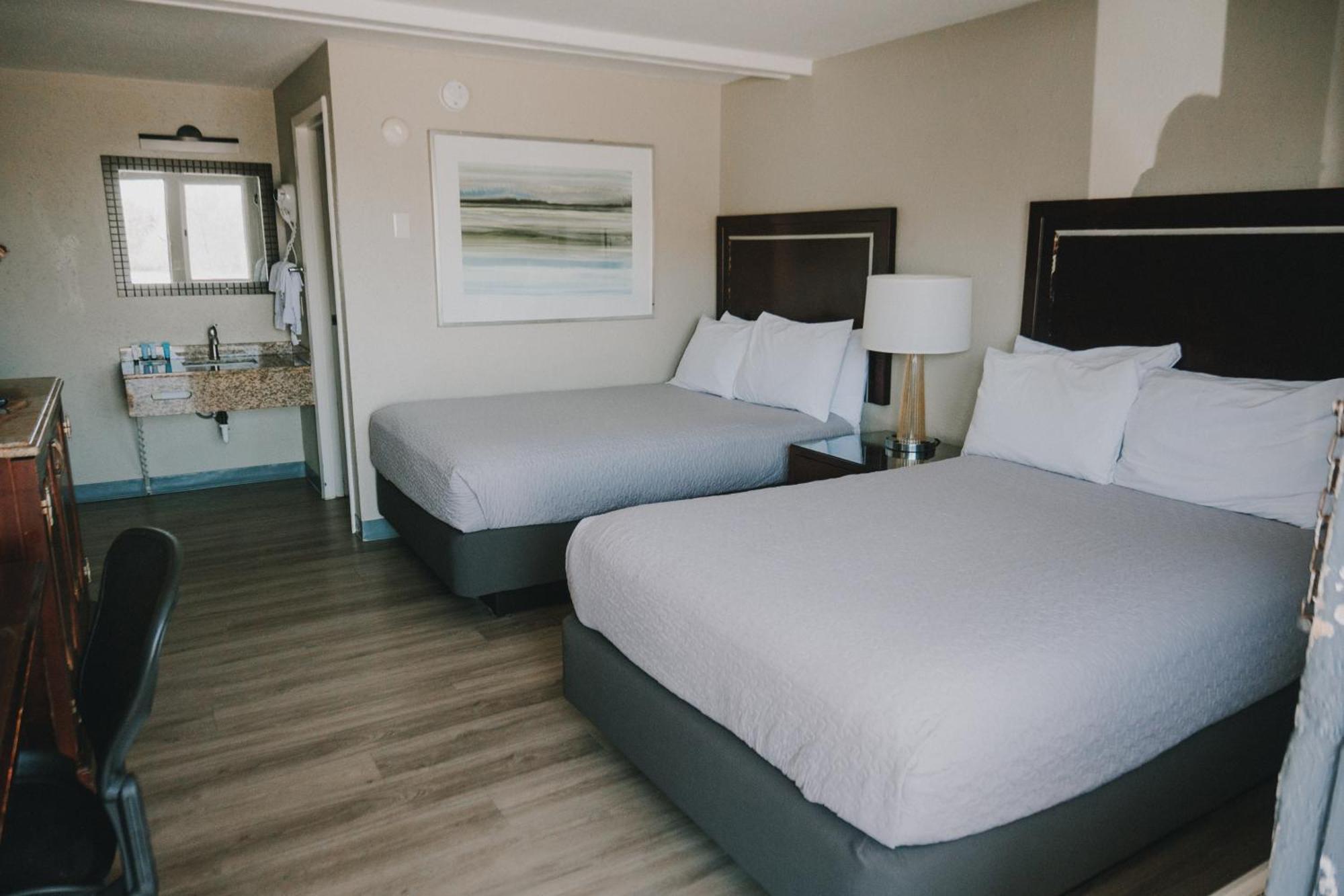 Quadruple Room Private Bathroom