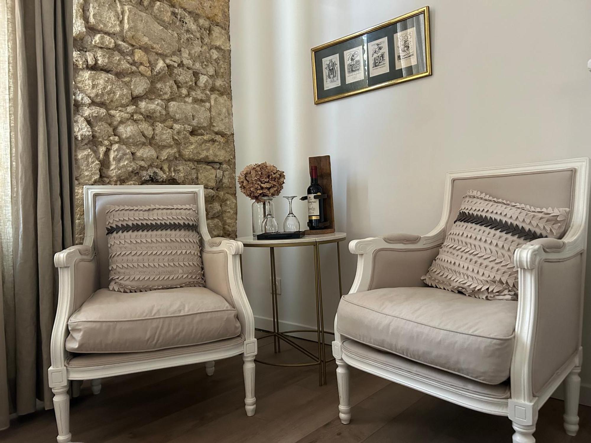 Deluxe King Suite