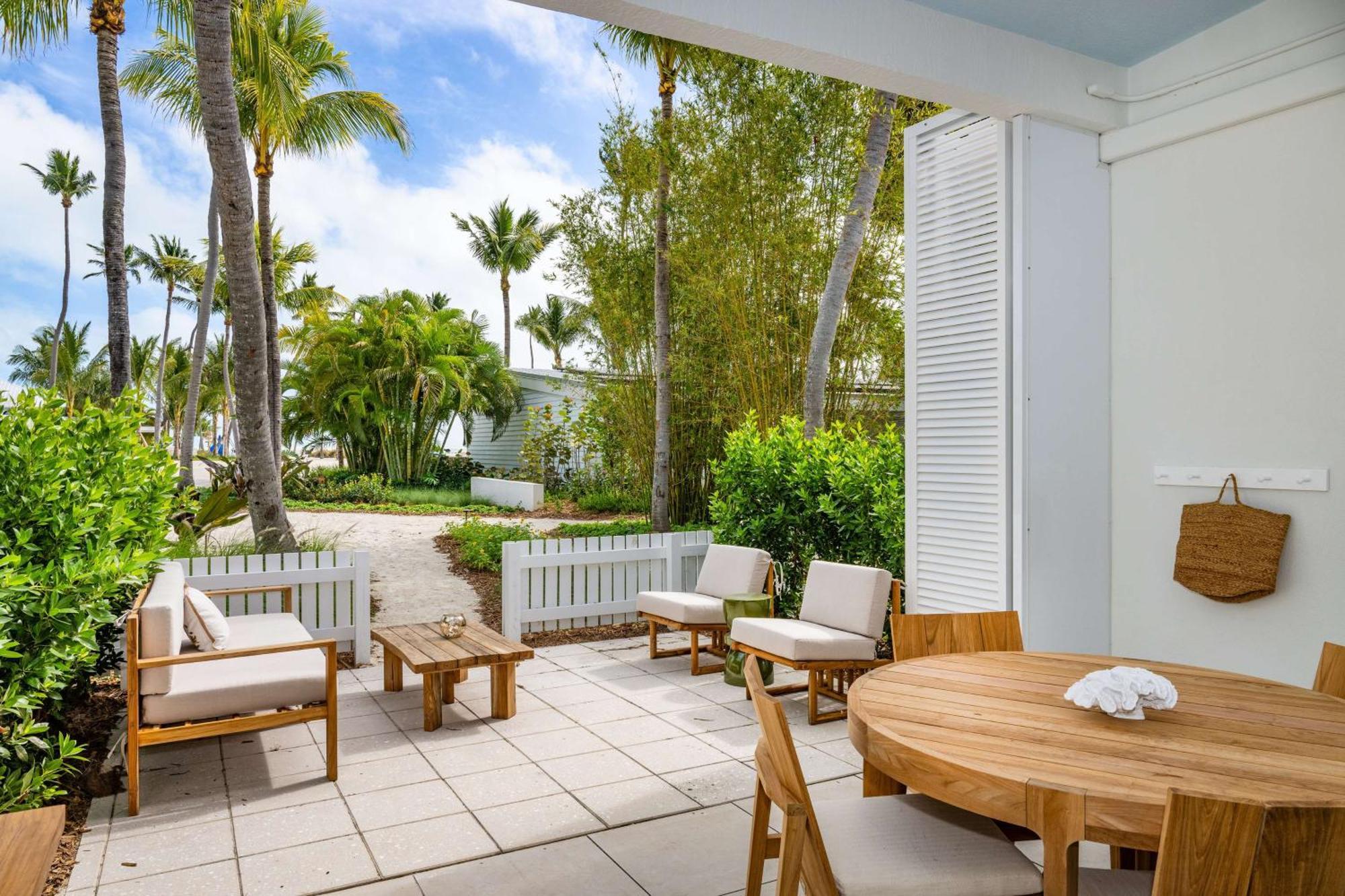 Brand New Tropical View Bungalow King