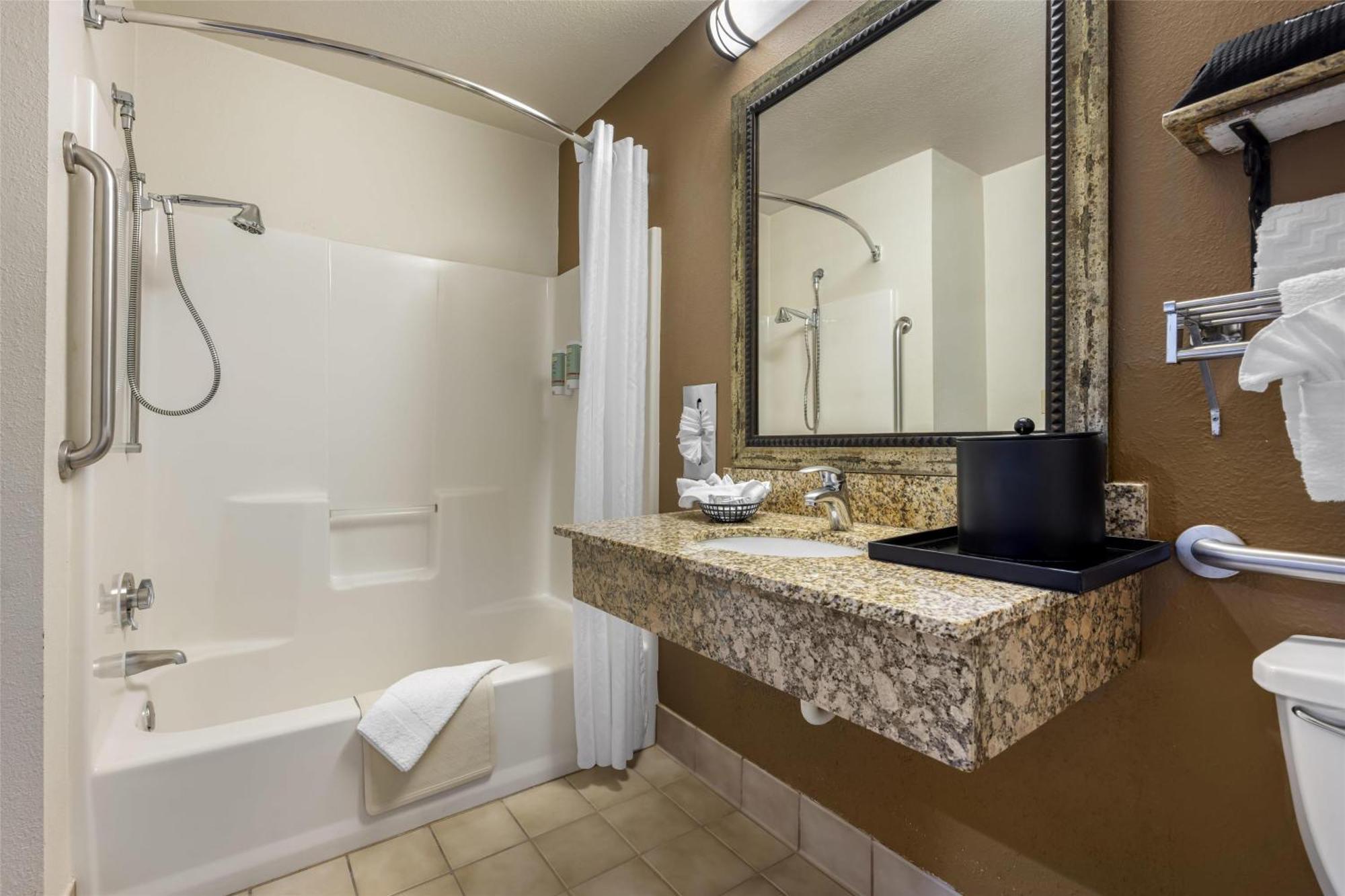 Queen Room - Disability Access Tub