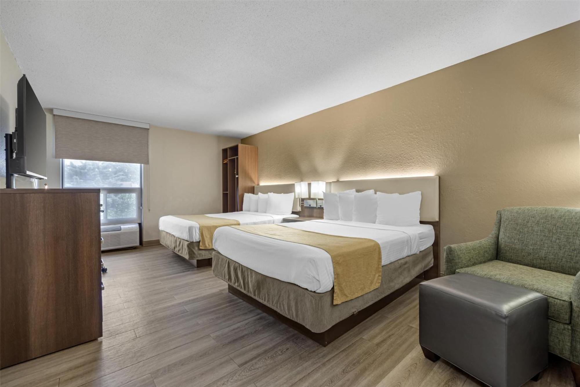 Queen Room Two Queen Beds Smoking